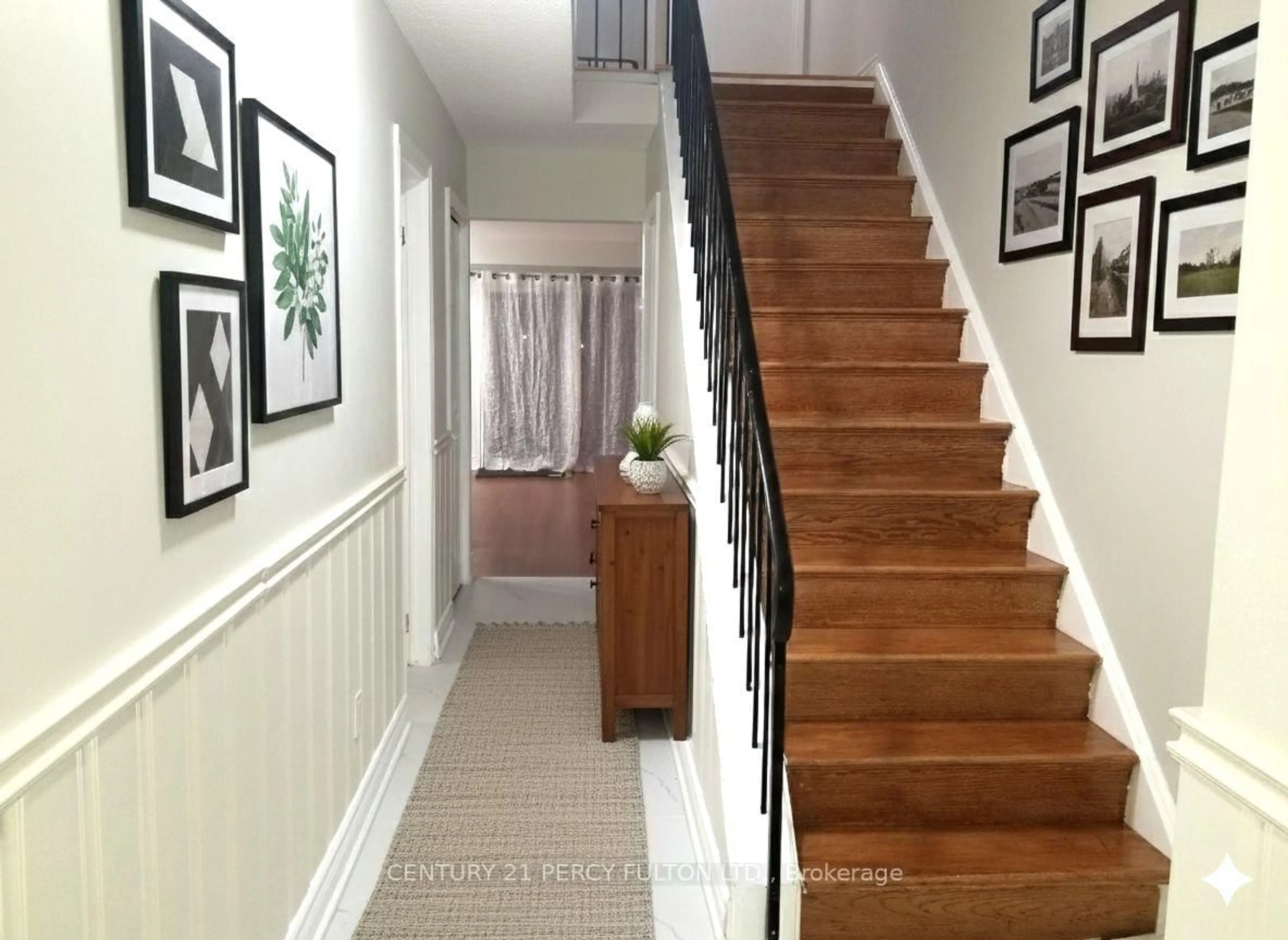 Indoor entryway for 923 Burns St #94, Whitby Ontario L1N 6J5