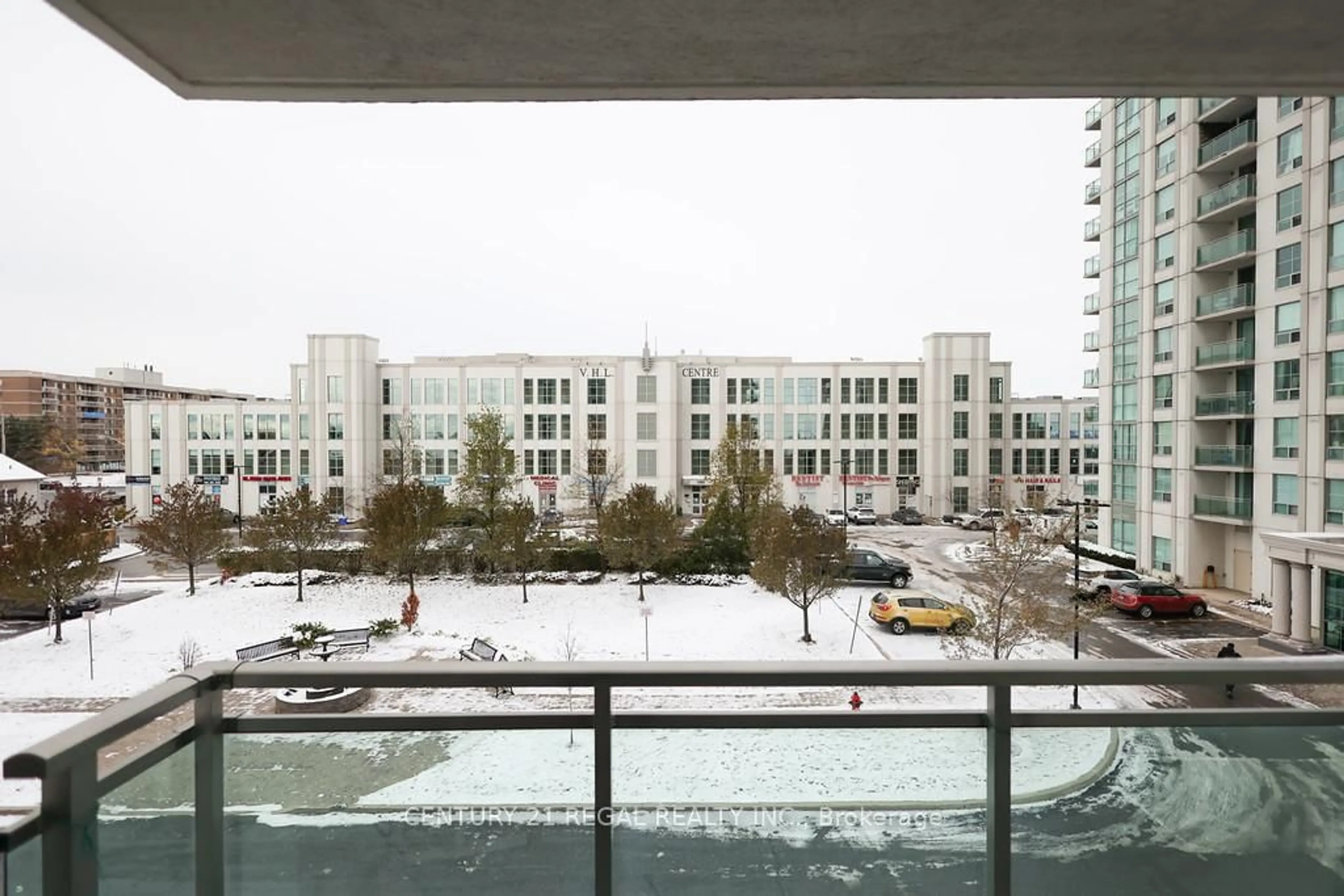Balcony in the apartment, city buildings view from balcony for 8 Rosebank Dr #3I, Toronto Ontario M1B 5Z3
