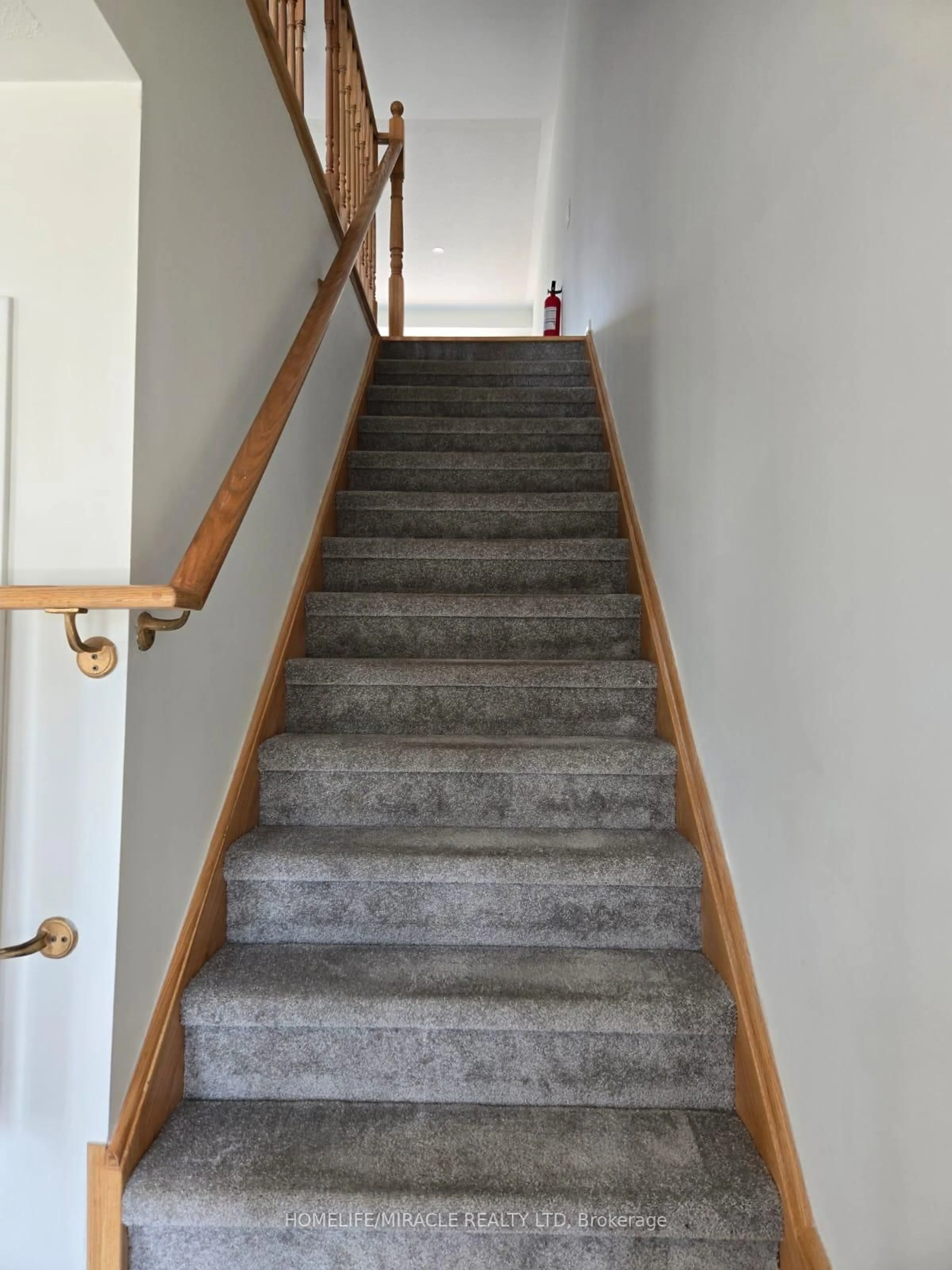 Stairs for 1431 Coral Springs Path, Oshawa Ontario L1K 3G1