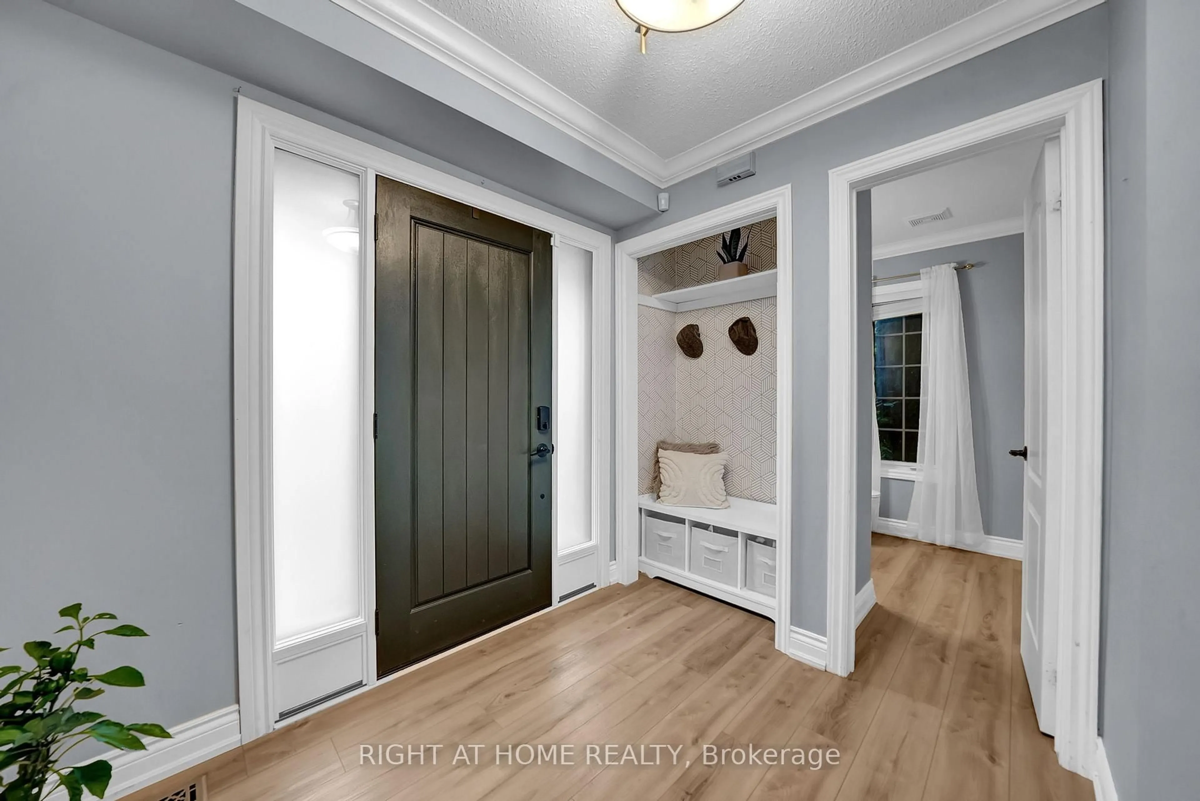 Indoor entryway for 158 Dadson Dr, Clarington Ontario L1C 5H9