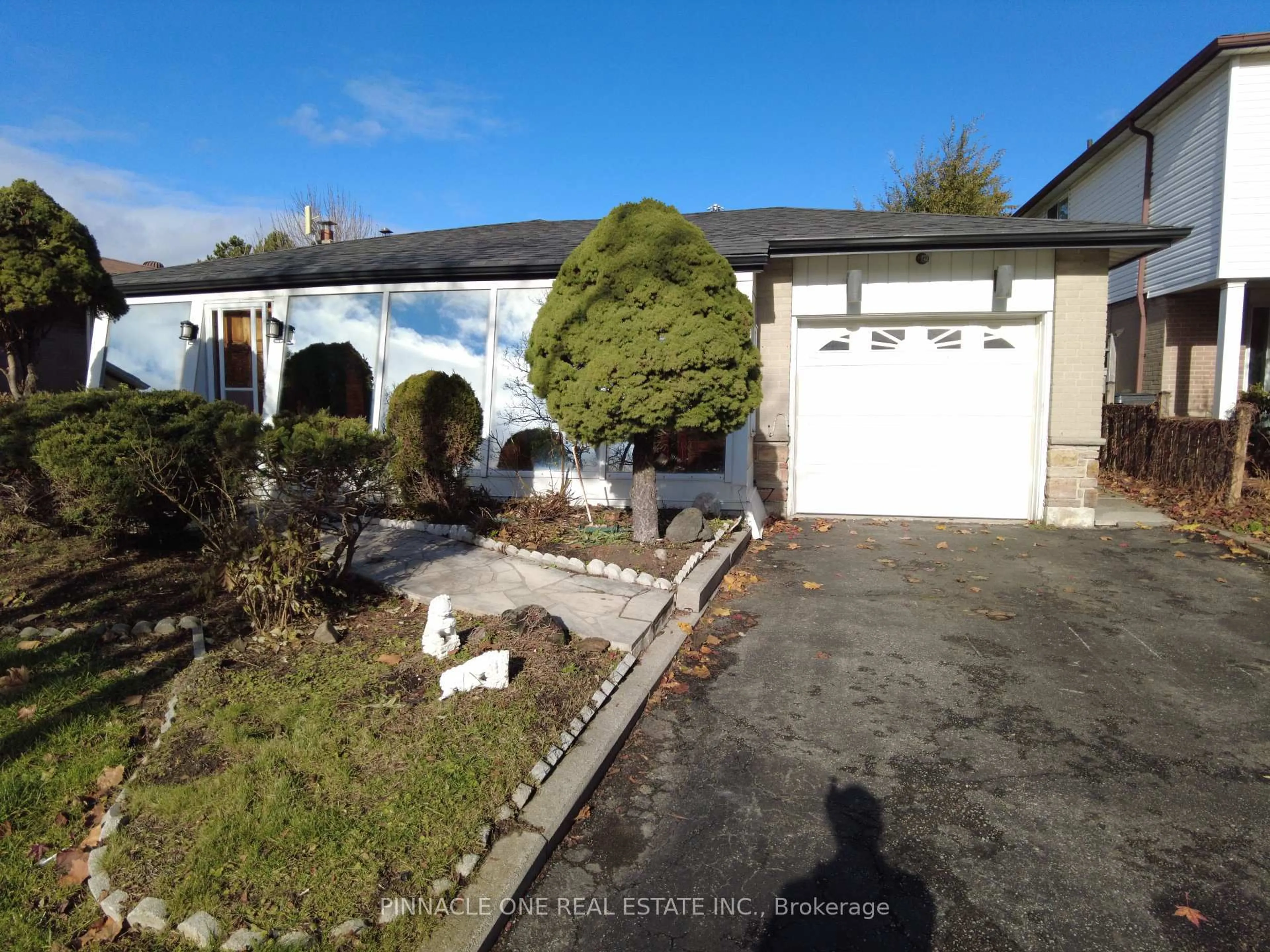 A pic from outside/outdoor area/front of a property/back of a property/a pic from drone, street for 76 Sealstone Terr, Toronto Ontario M1E 4J7
