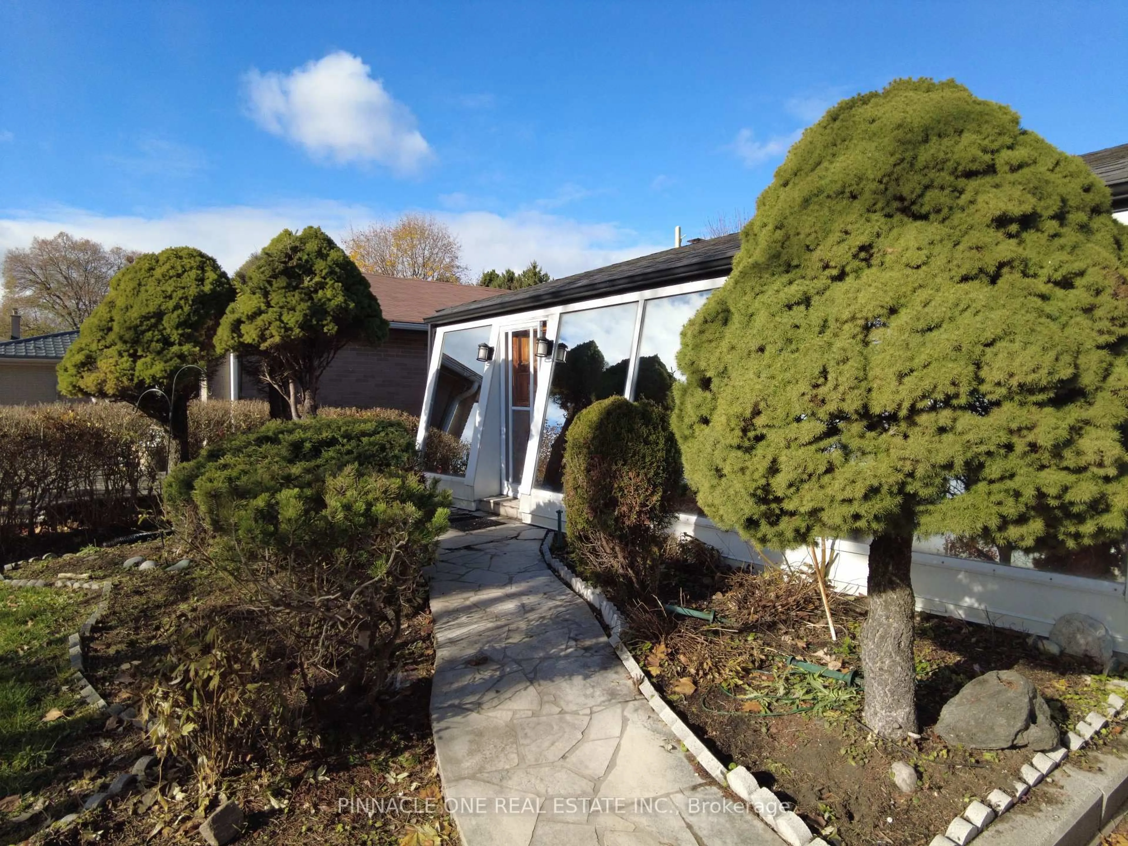 A pic from outside/outdoor area/front of a property/back of a property/a pic from drone, street for 76 Sealstone Terr, Toronto Ontario M1E 4J7