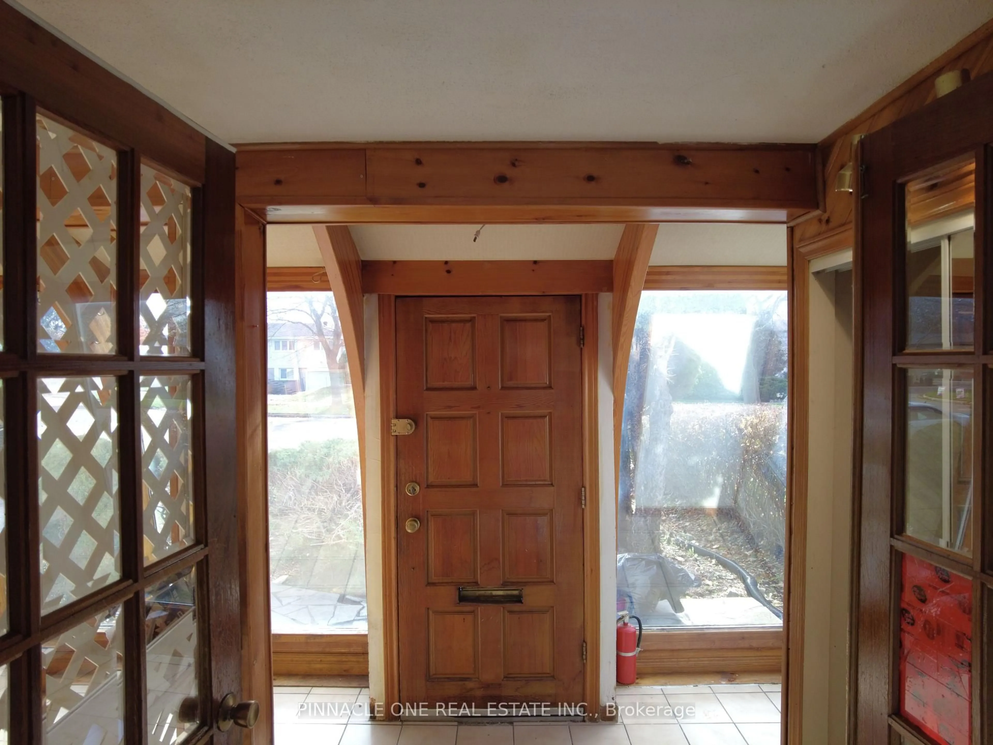 Indoor entryway for 76 Sealstone Terr, Toronto Ontario M1E 4J7