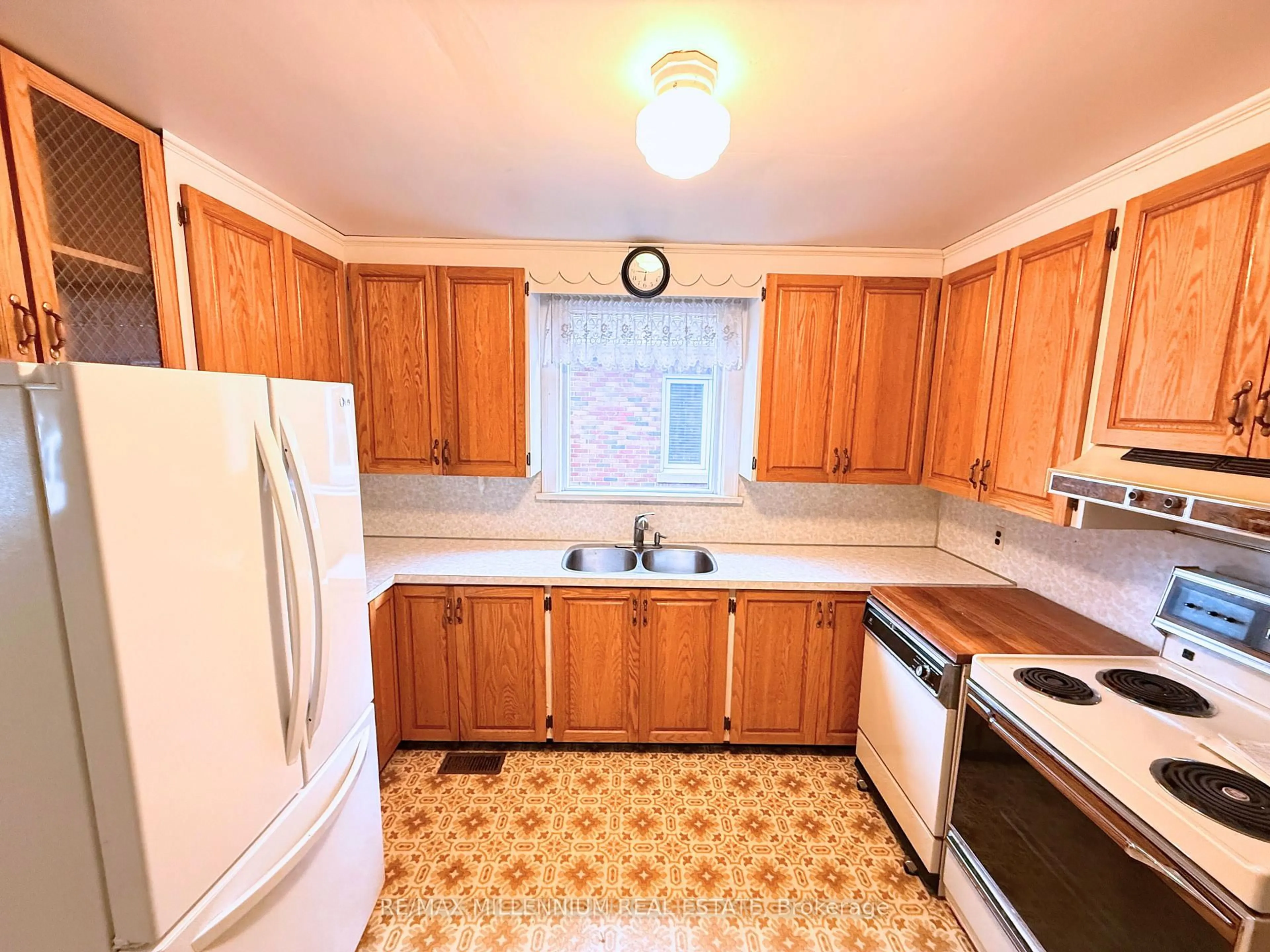 Standard kitchen, ceramic/tile floor for 94 Cadillac Ave, Oshawa Ontario L1H 5Z2