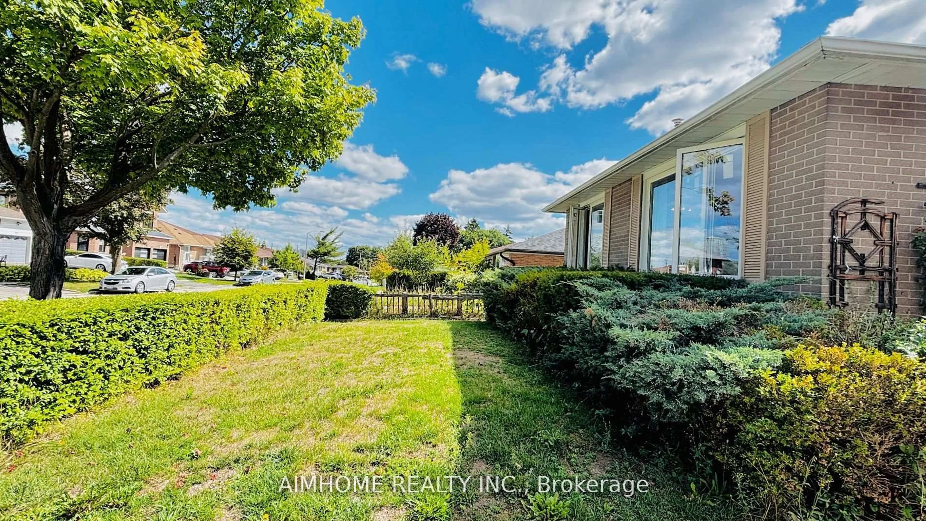 A pic from outside/outdoor area/front of a property/back of a property/a pic from drone, water/lake/river/ocean view for 19 Sunderland Cres, Toronto Ontario M1H 2V2