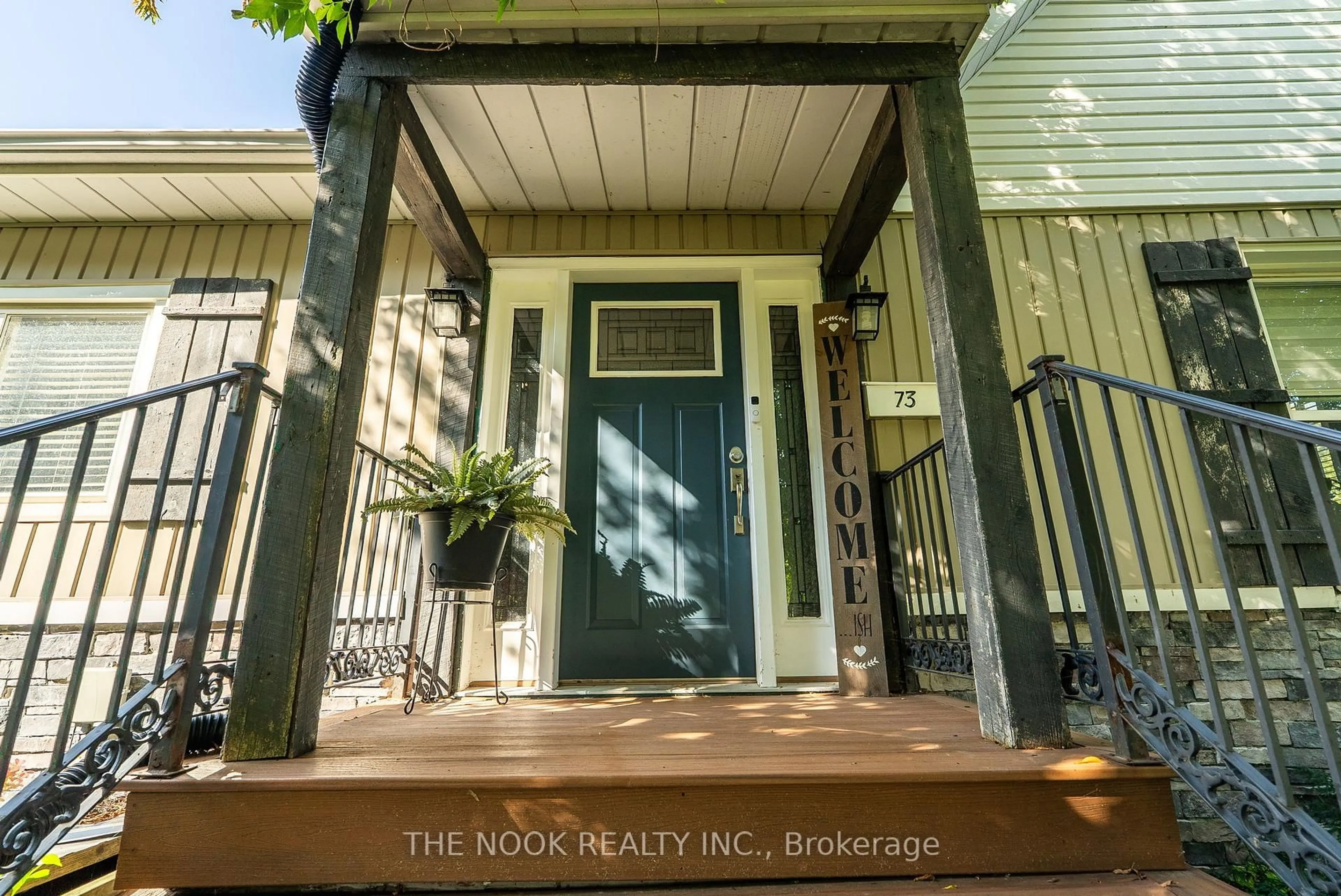 Indoor entryway for 73 Waverley Rd, Clarington Ontario L1C 1L2