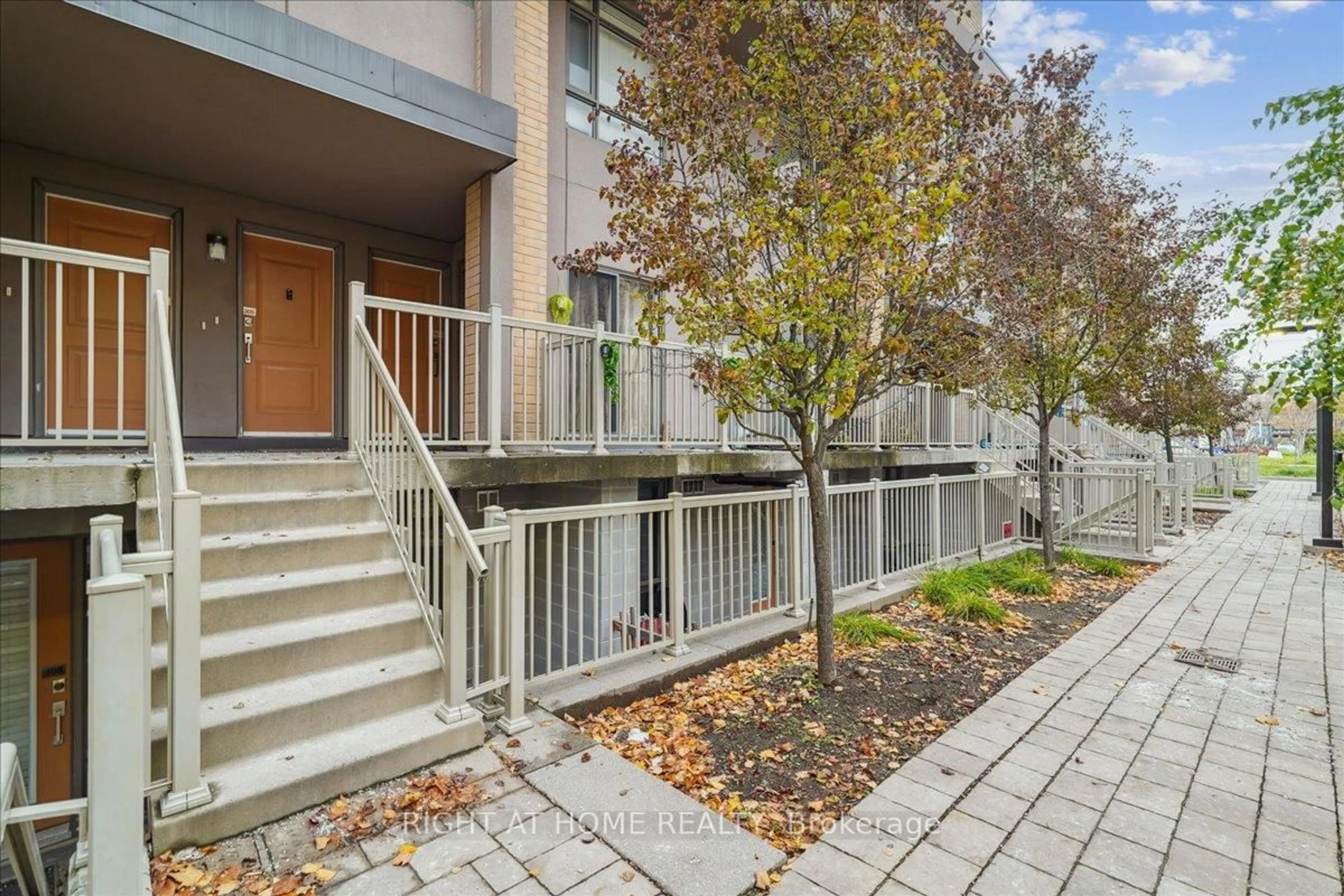 Patio, street for 90 Orchid Place Dr #304, Toronto Ontario M1B 0C4