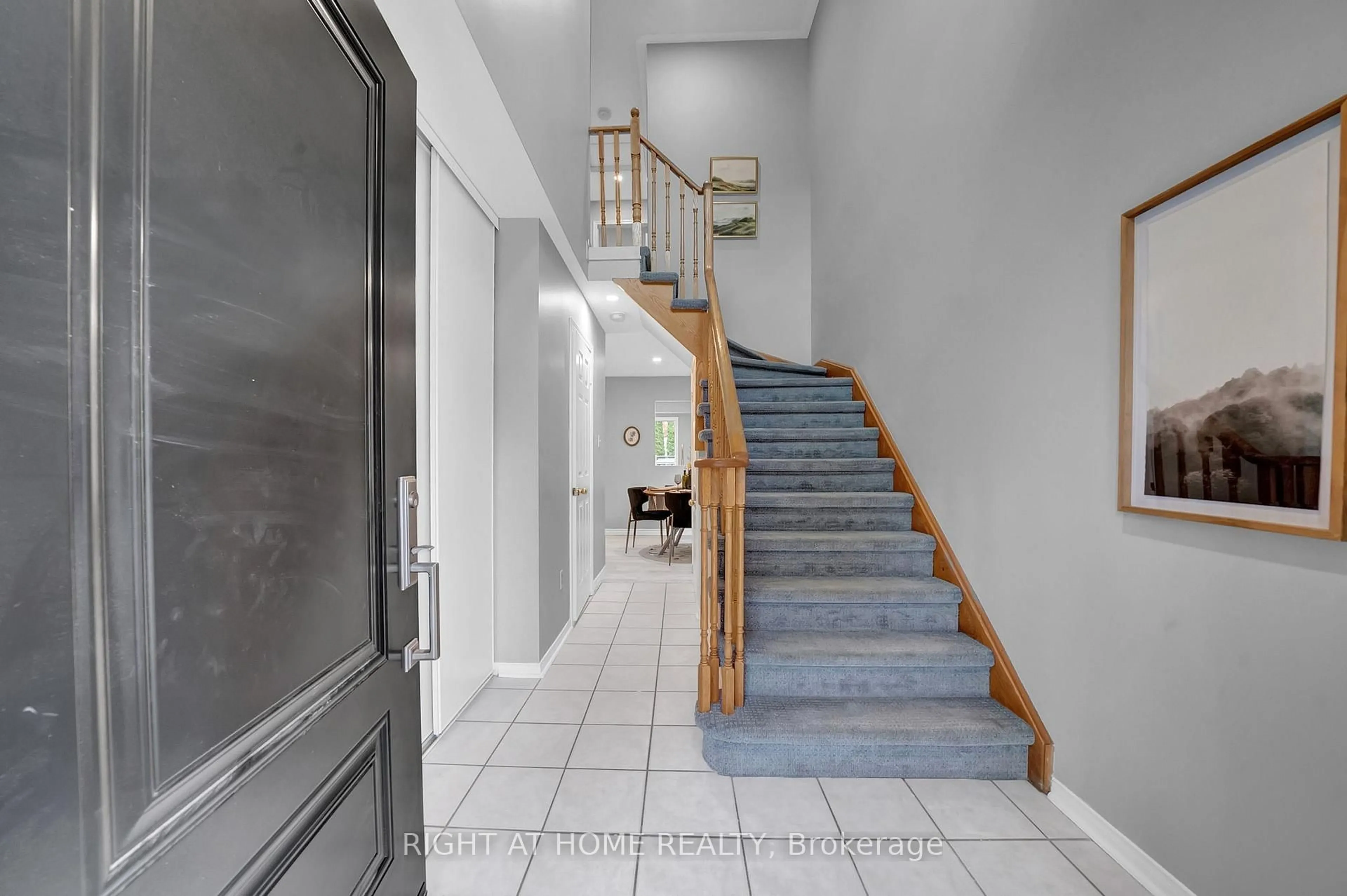 Indoor foyer for 9 Kershaw St, Clarington Ontario L1C 4S4