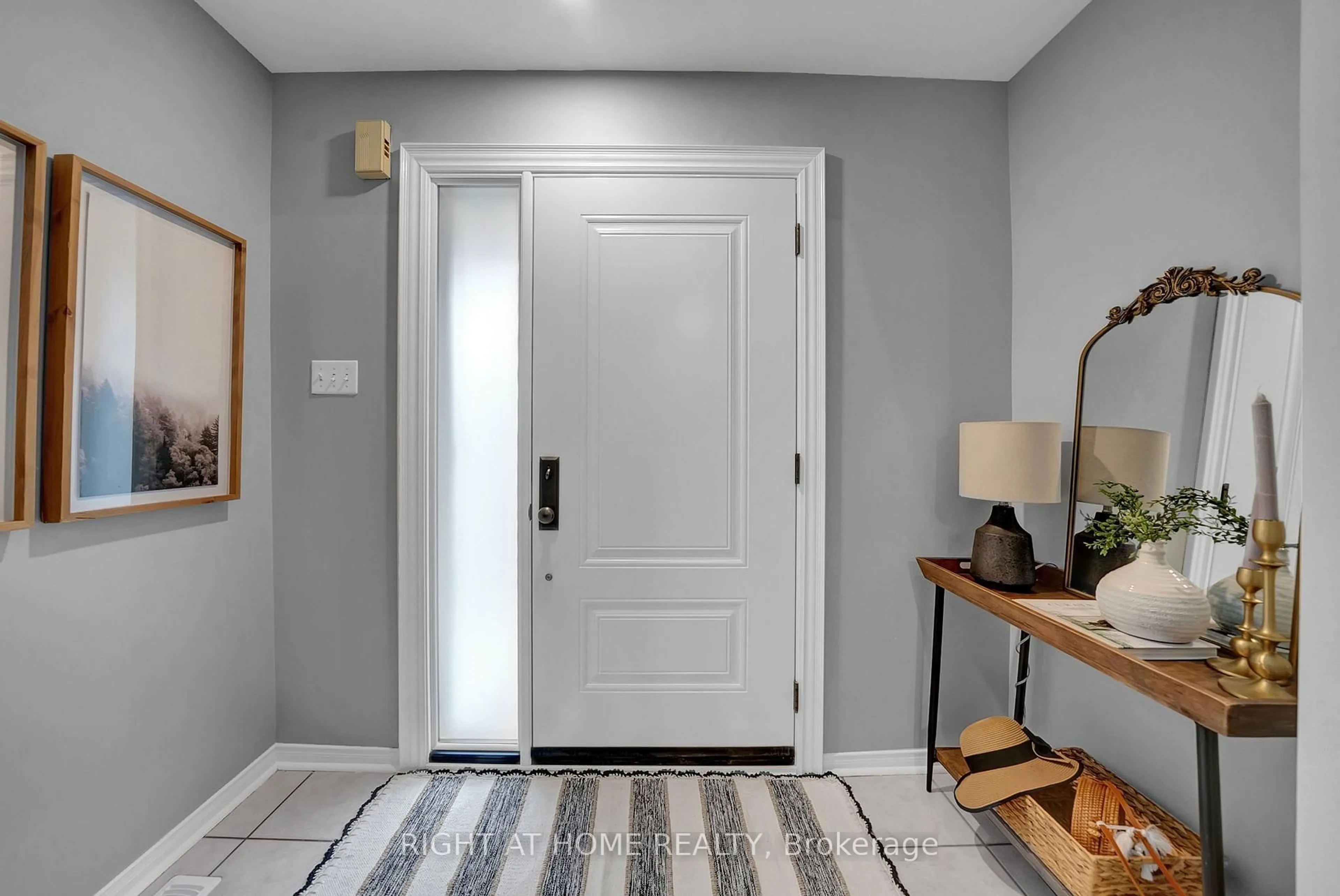 Indoor entryway for 9 Kershaw St, Clarington Ontario L1C 4S4