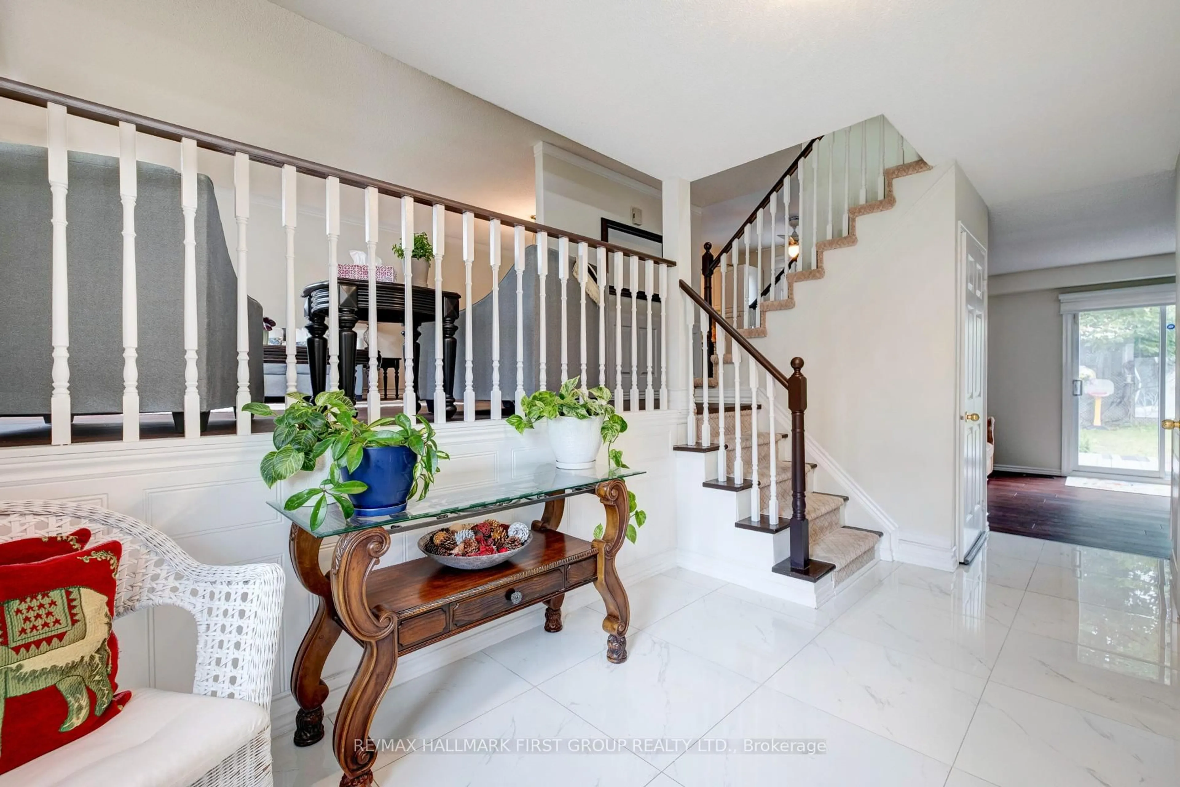 Indoor foyer for 130 William Stephenson Dr, Whitby Ontario L1N 8V1