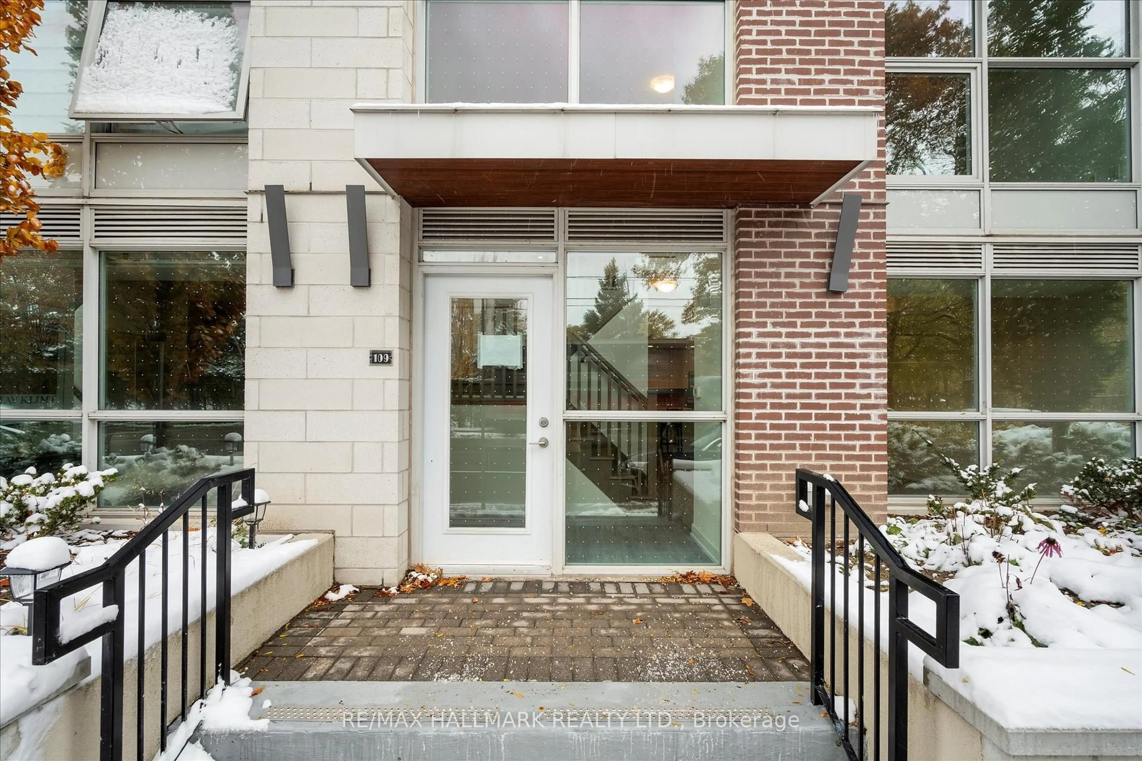 Indoor entryway for 1350 Kingston Rd #TH9, Toronto Ontario M1N 1C8