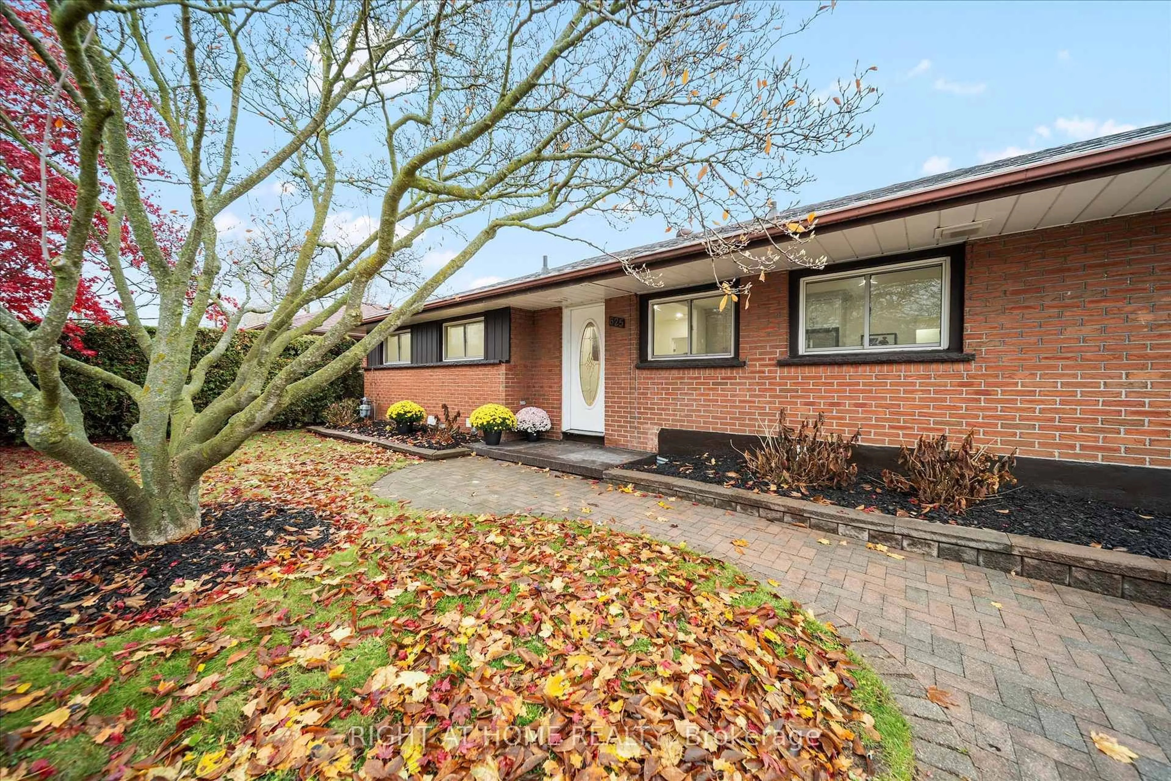 Home with brick exterior material, street for 625 Central Park Blvd, Oshawa Ontario L1G 6A5