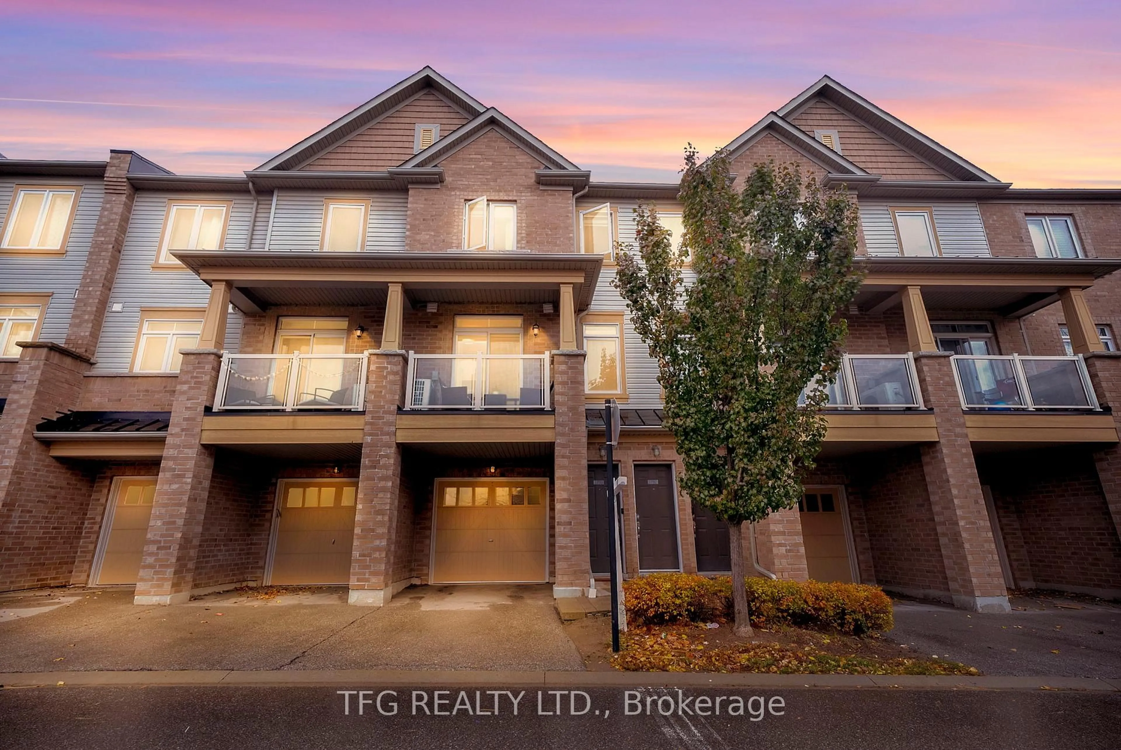 A pic from outside/outdoor area/front of a property/back of a property/a pic from drone, street for 1730 Grenwich Glen #249, Pickering Ontario L1X 0E4