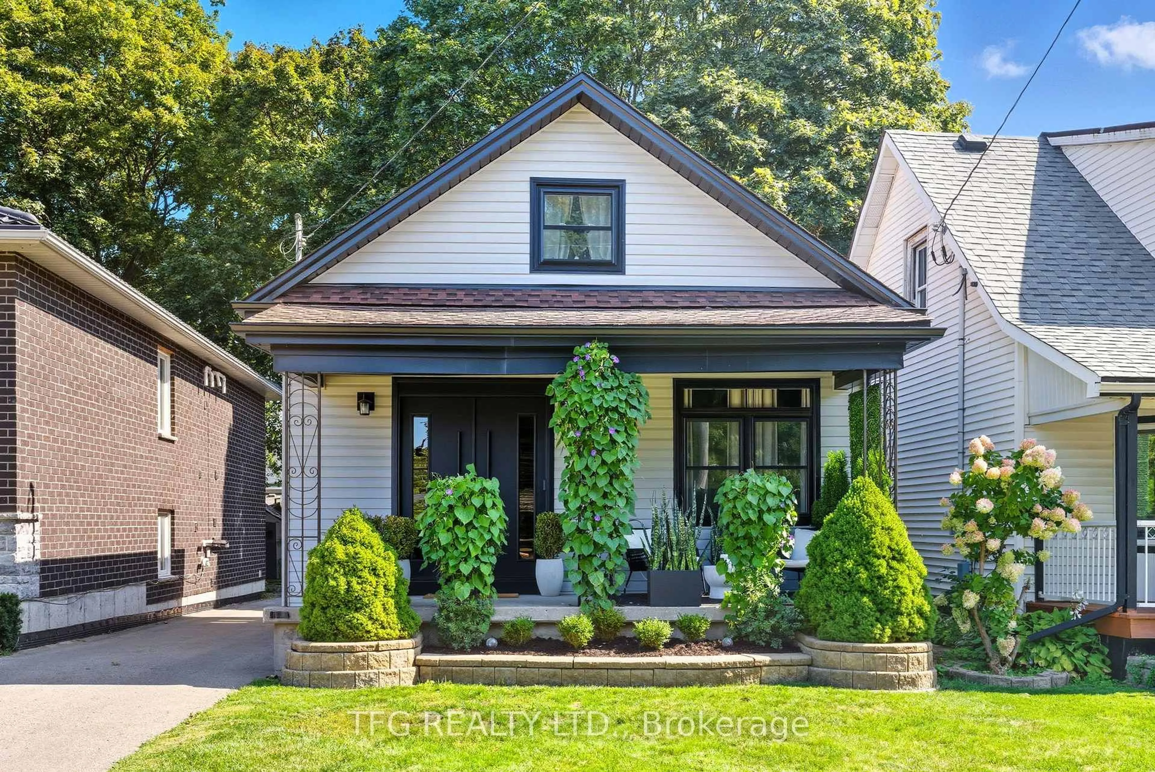 Home with brick exterior material, street for 107 Cromwell Ave, Oshawa Ontario L1J 4T5