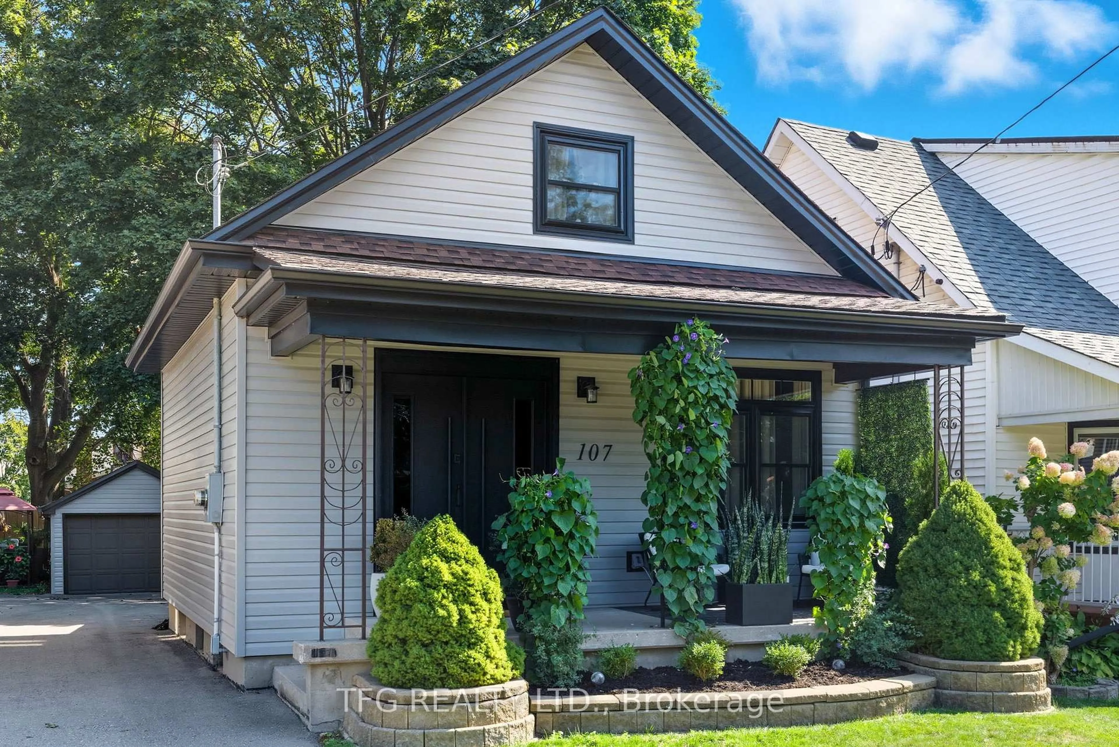 Home with brick exterior material, street for 107 Cromwell Ave, Oshawa Ontario L1J 4T5