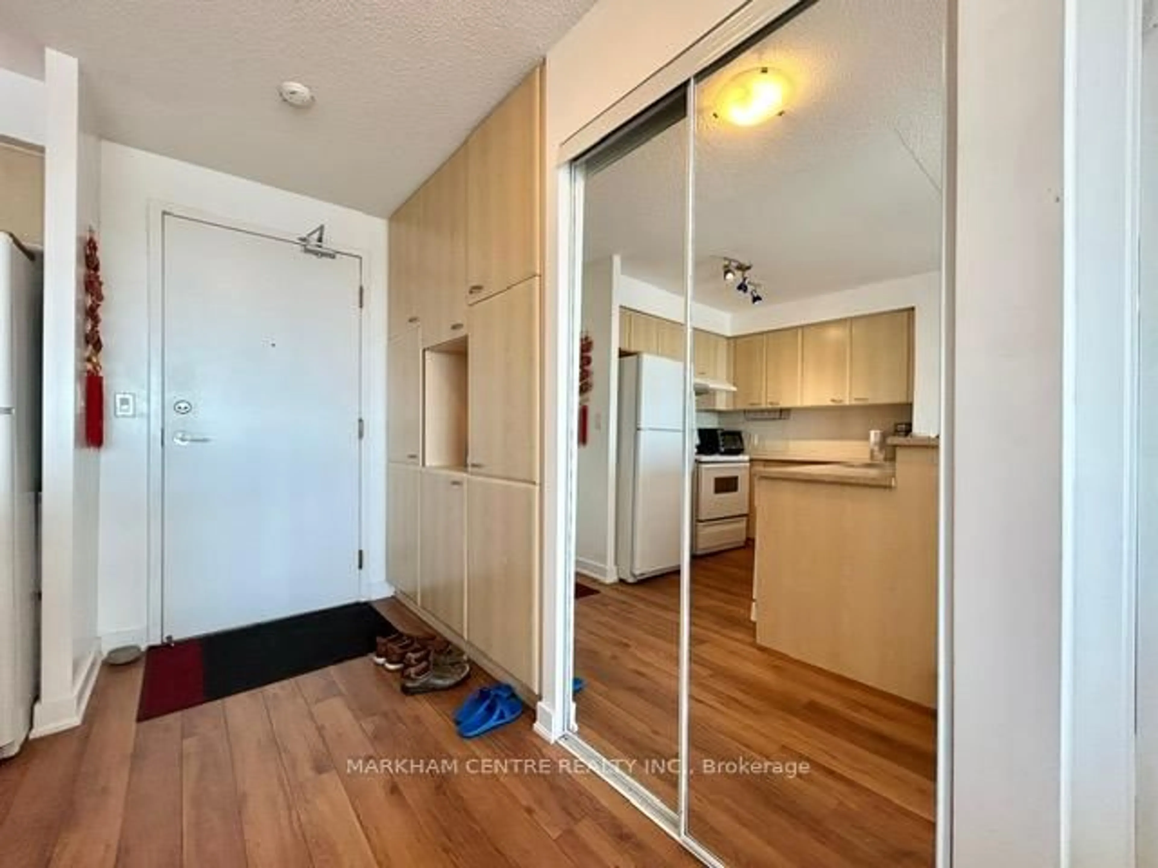 Indoor entryway for 36 Lee Centre Dr #2707, Toronto Ontario M1H 3K2