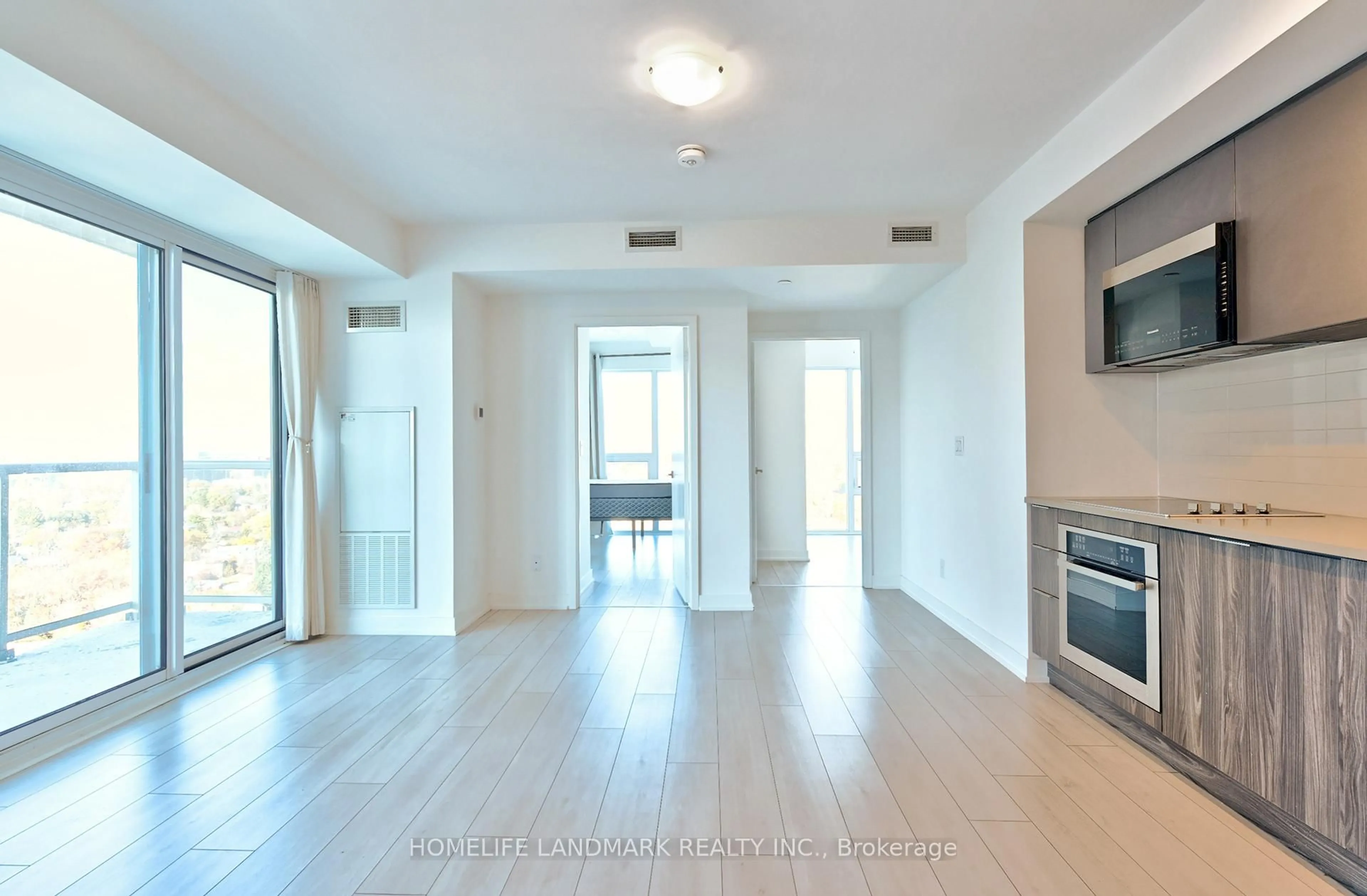 Indoor foyer for 2033 Kennedy Rd #2203, Toronto Ontario M1T 0B9