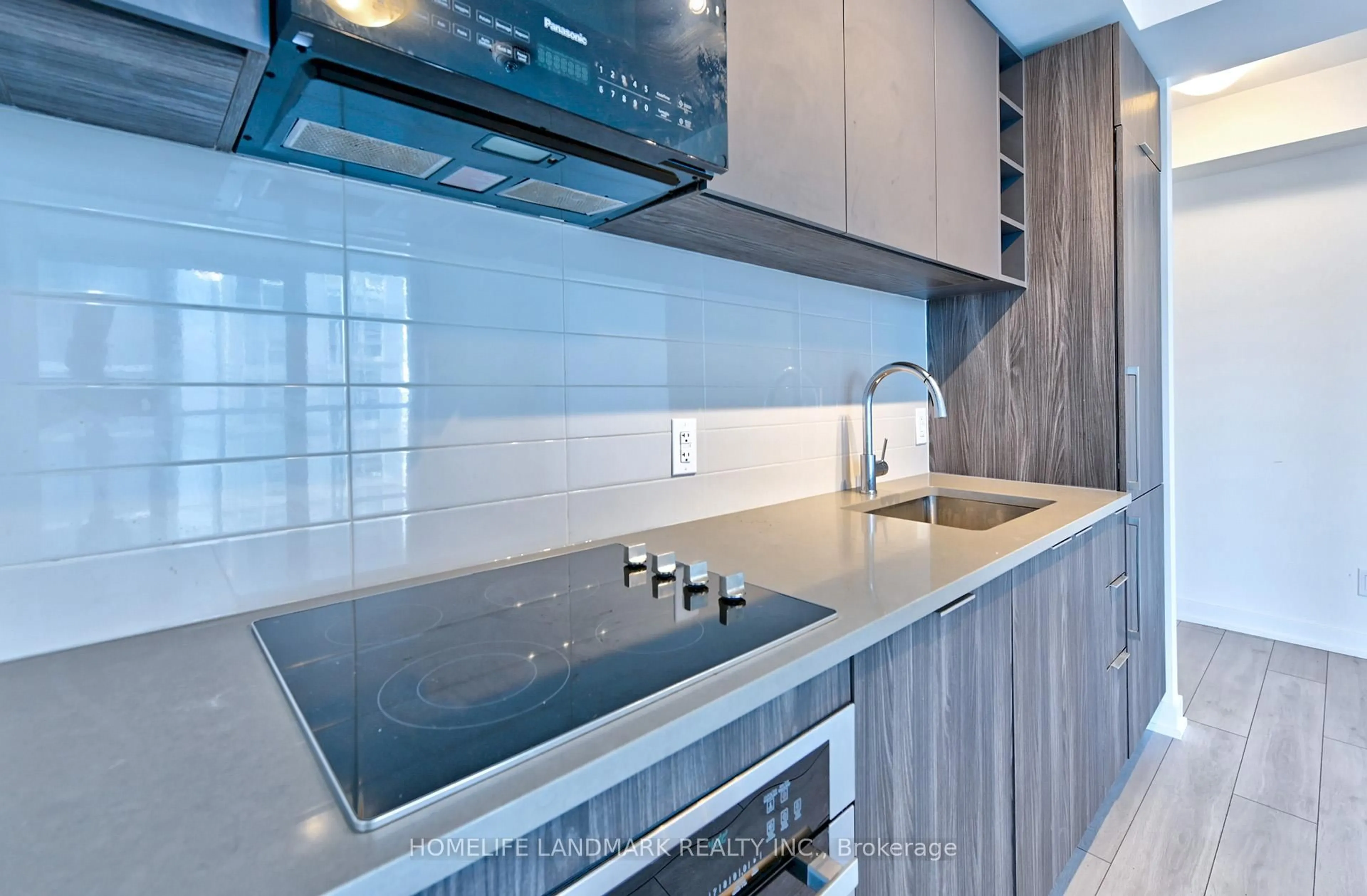 Standard kitchen, ceramic/tile floor for 2033 Kennedy Rd #2203, Toronto Ontario M1T 0B9