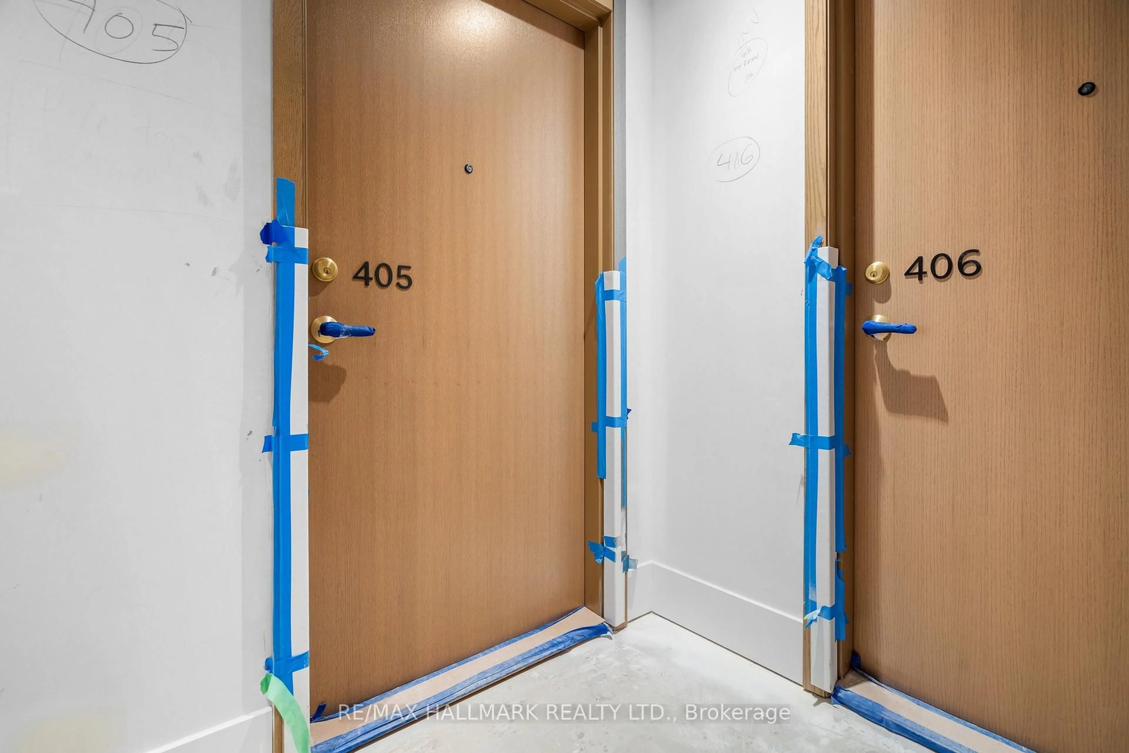 Indoor foyer for 1285 Queen St #405, Toronto Ontario M4L 1C2