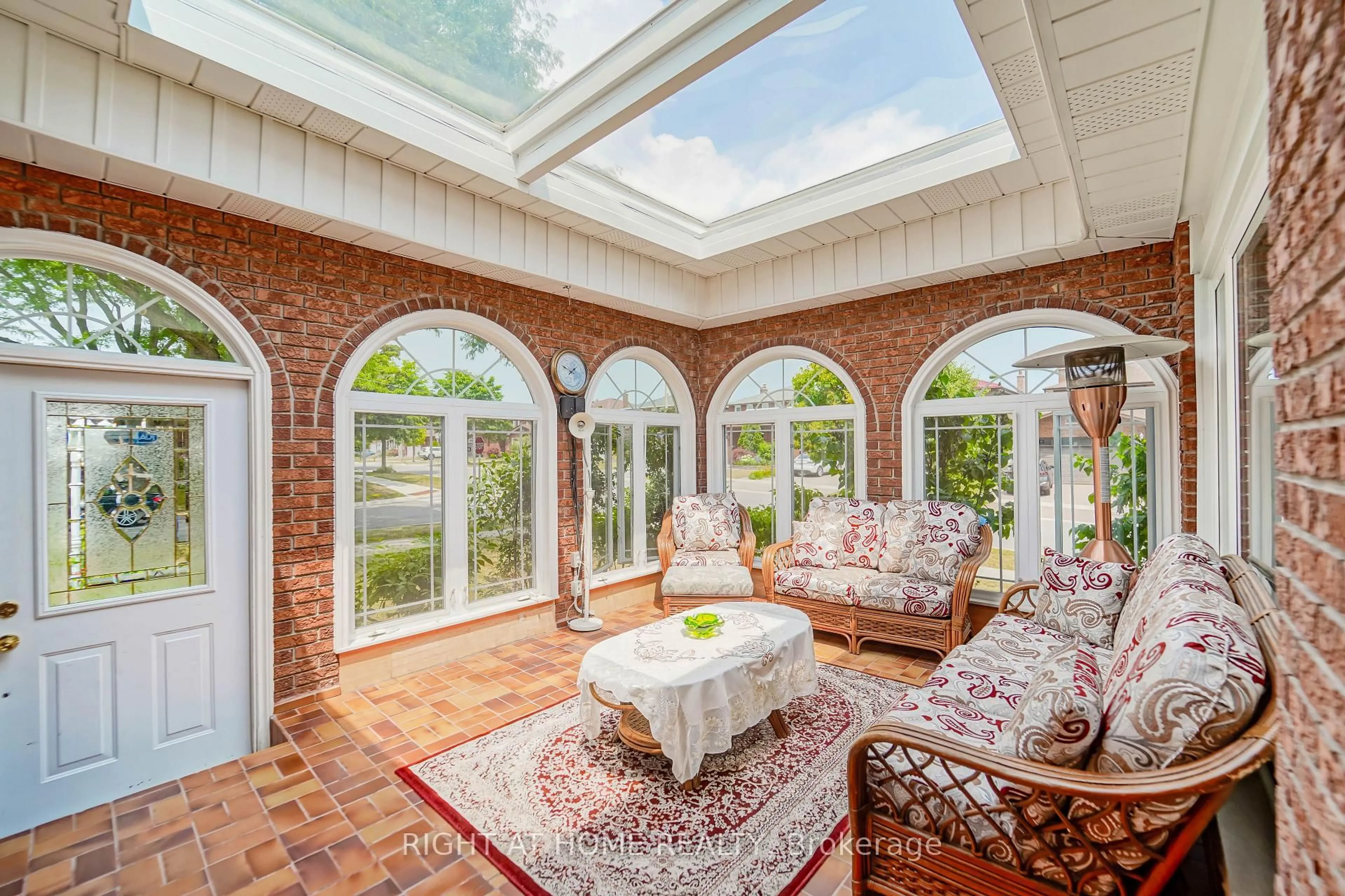 Patio, unknown for 2 Lapworth Cres, Toronto Ontario M1V 2M5