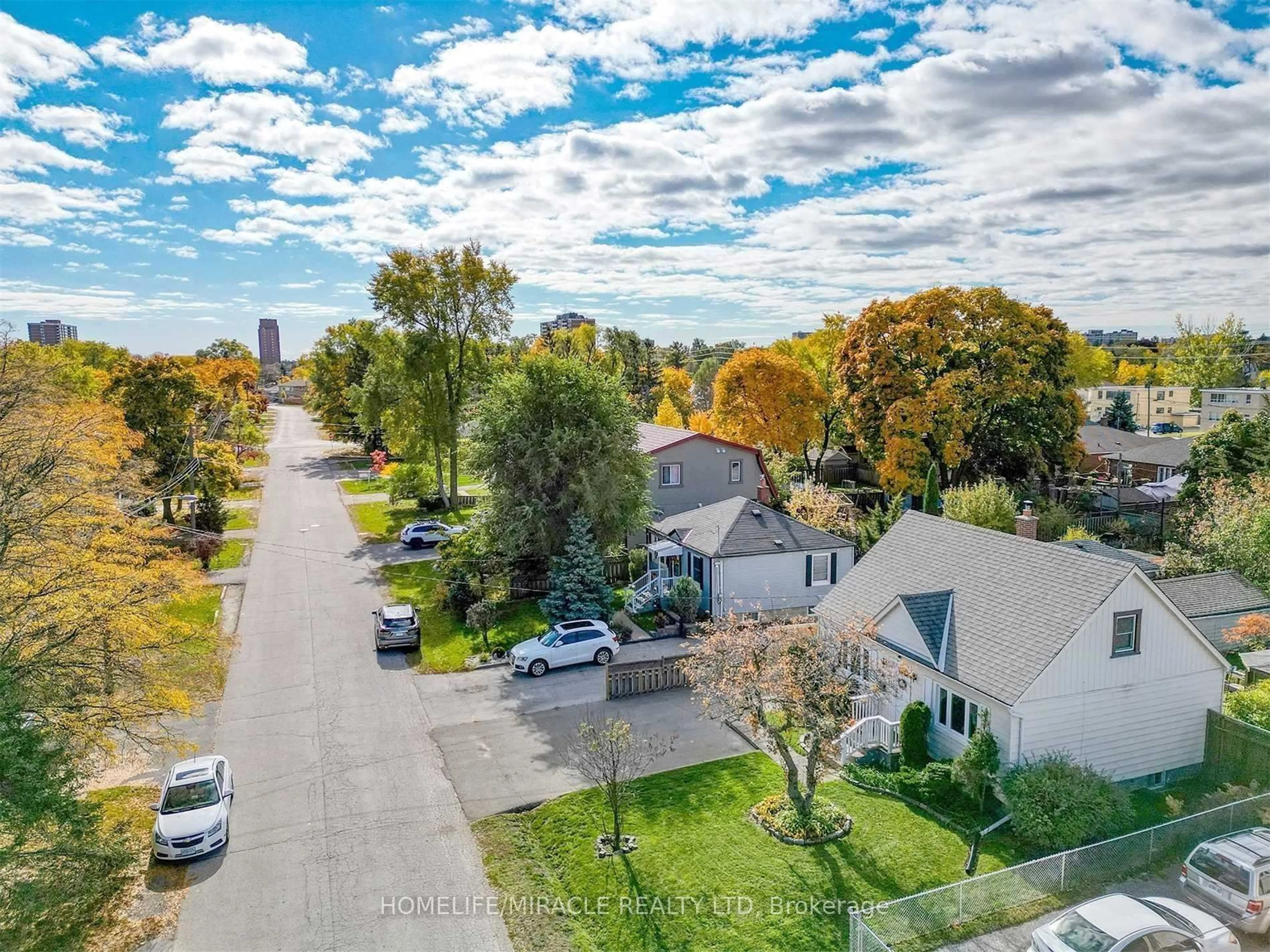 A pic from outside/outdoor area/front of a property/back of a property/a pic from drone, unknown for 50 Amiens Rd, Toronto Ontario M1E 3S8