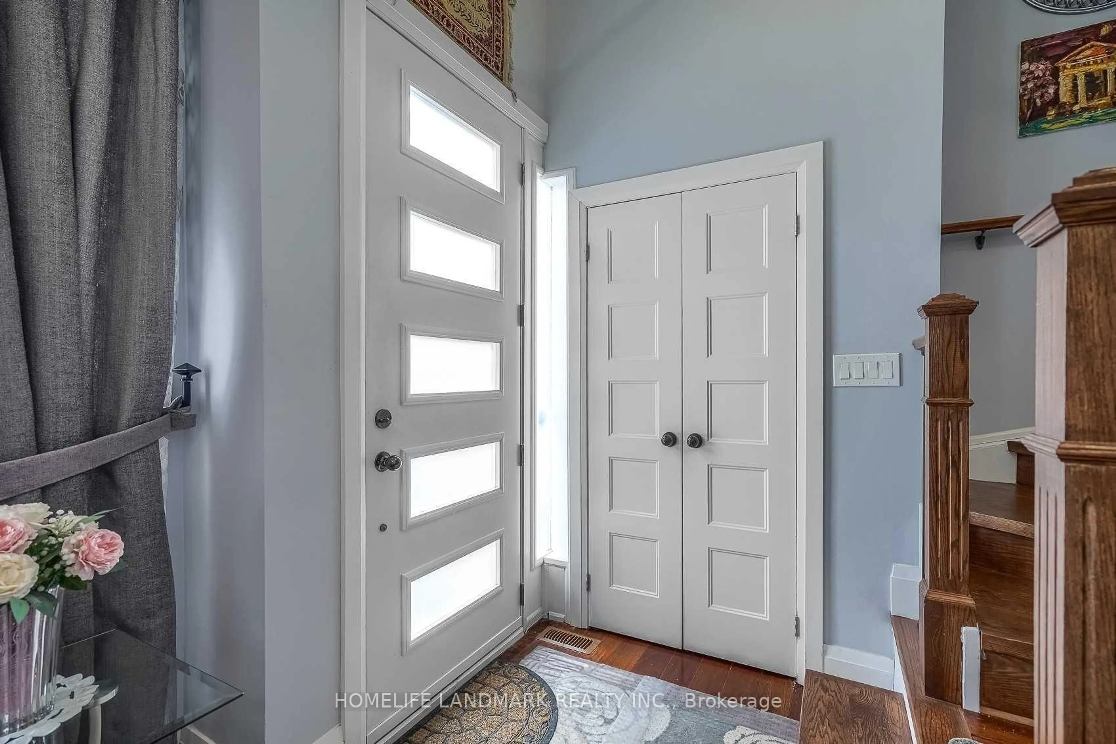 Indoor entryway for 1703 Shadybrook Dr, Pickering Ontario L1V 3A3