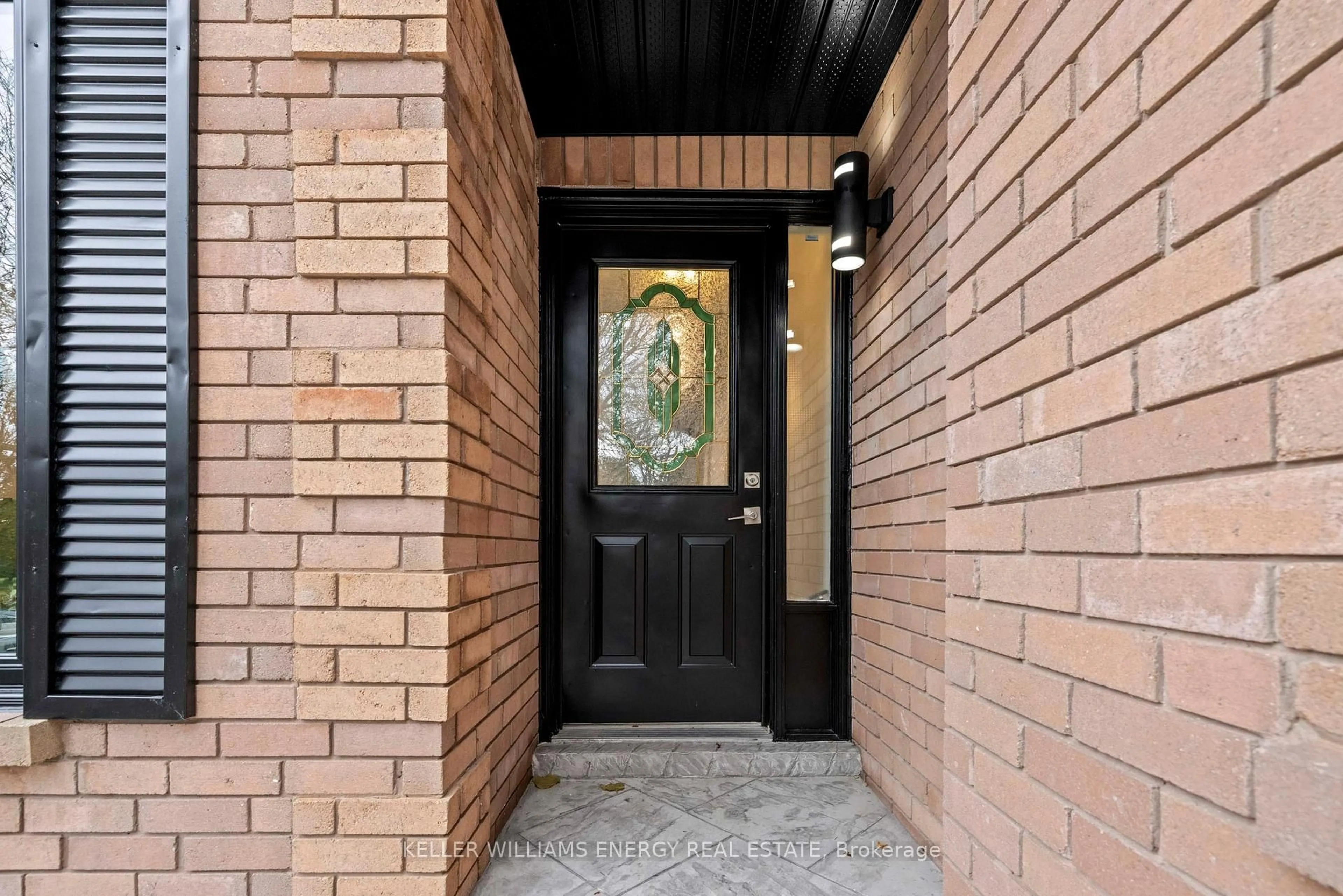 Indoor entryway for 97 Deverell St, Whitby Ontario L1R 1V9