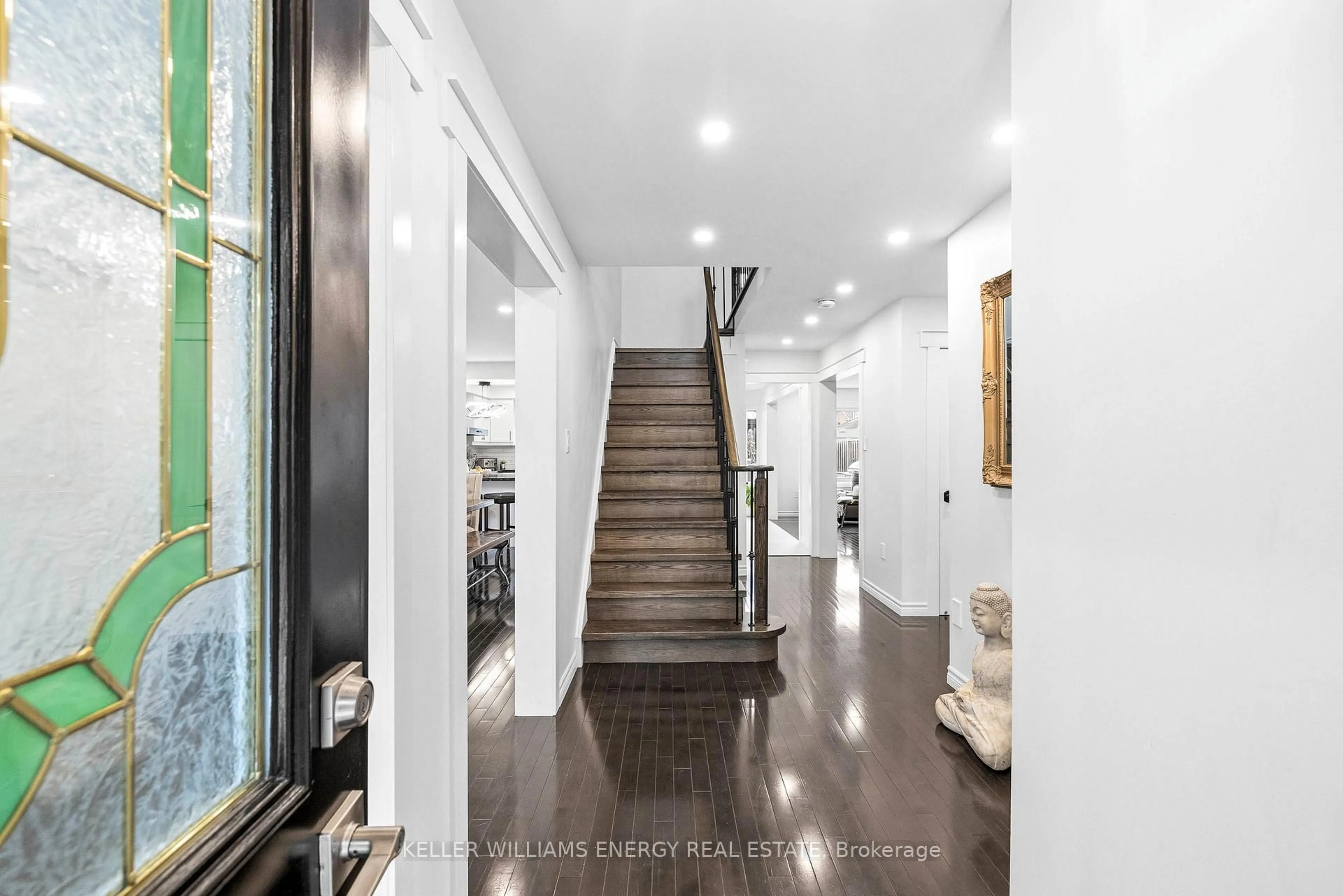 Indoor foyer for 97 Deverell St, Whitby Ontario L1R 1V9