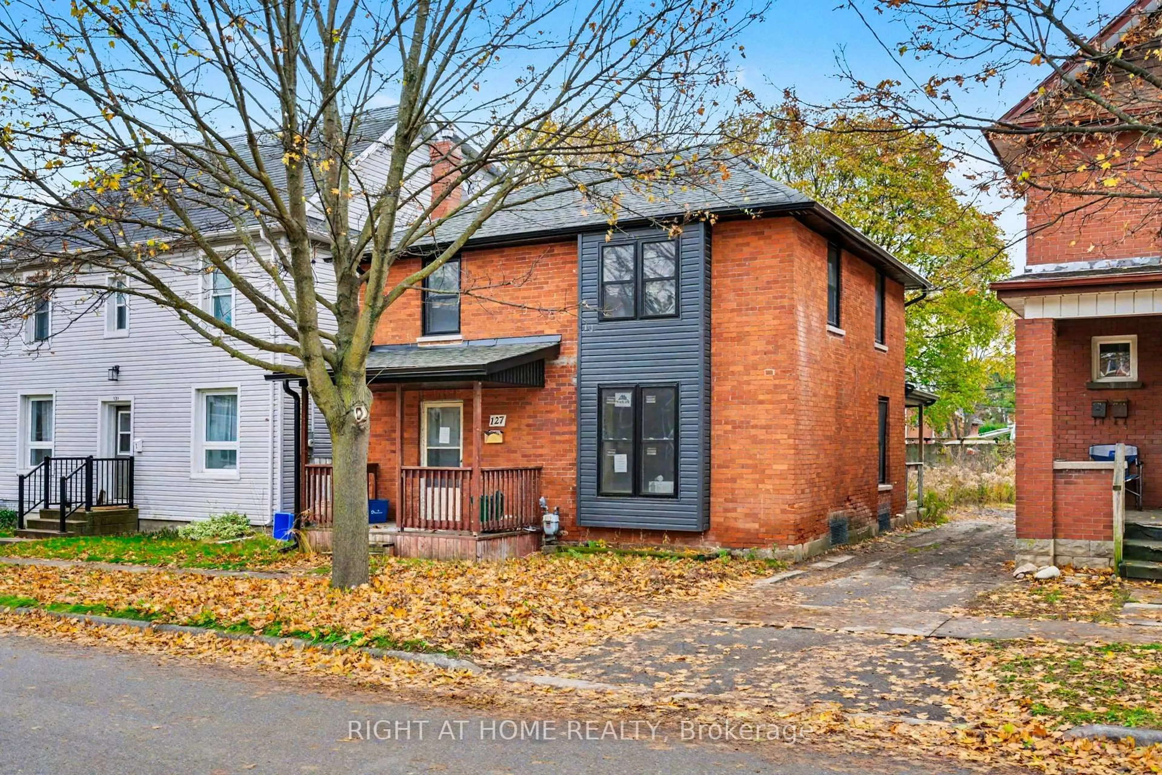 Home with brick exterior material, street for 127 Elgin St, Oshawa Ontario L1G 1T4