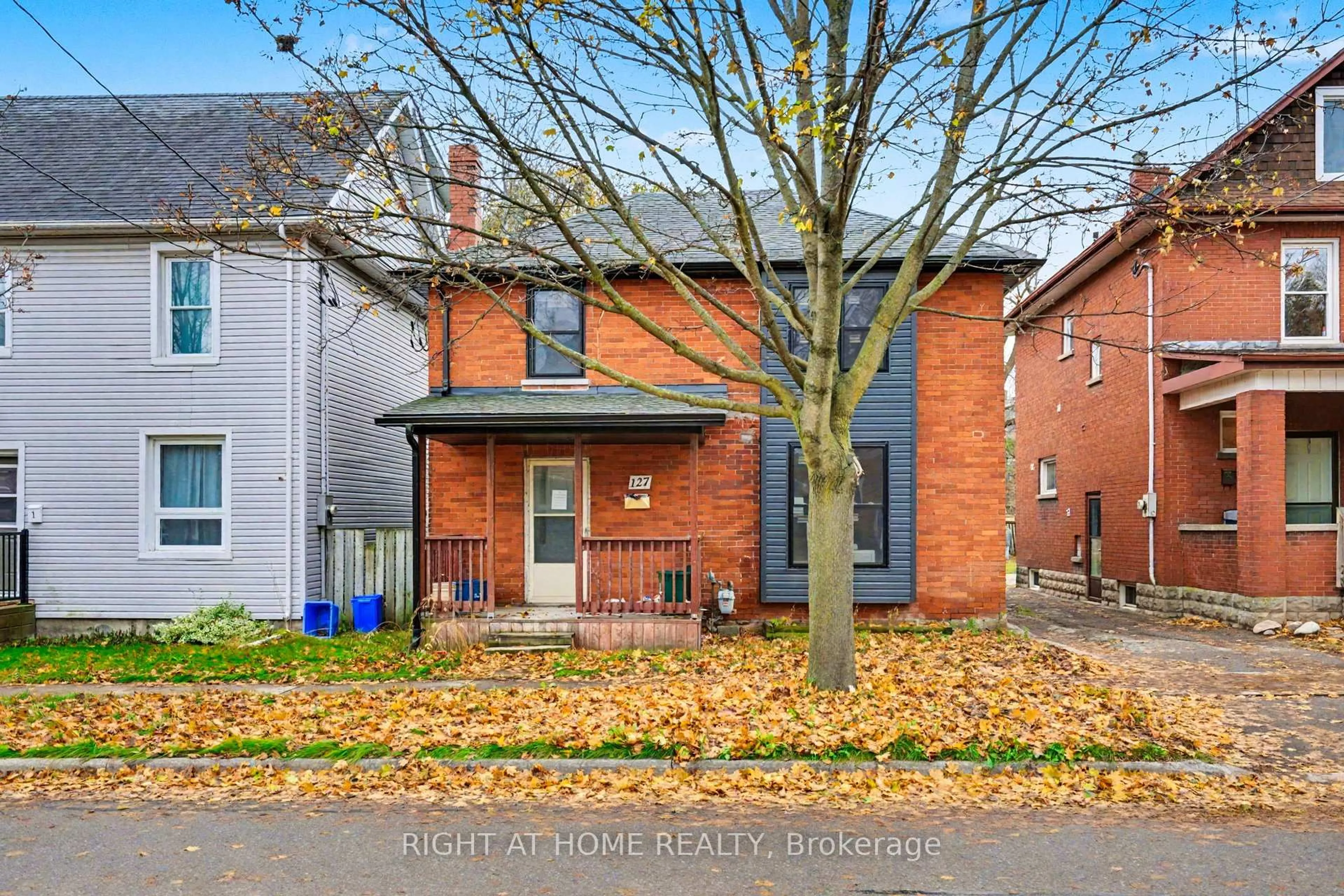 Home with brick exterior material, street for 127 Elgin St, Oshawa Ontario L1G 1T4