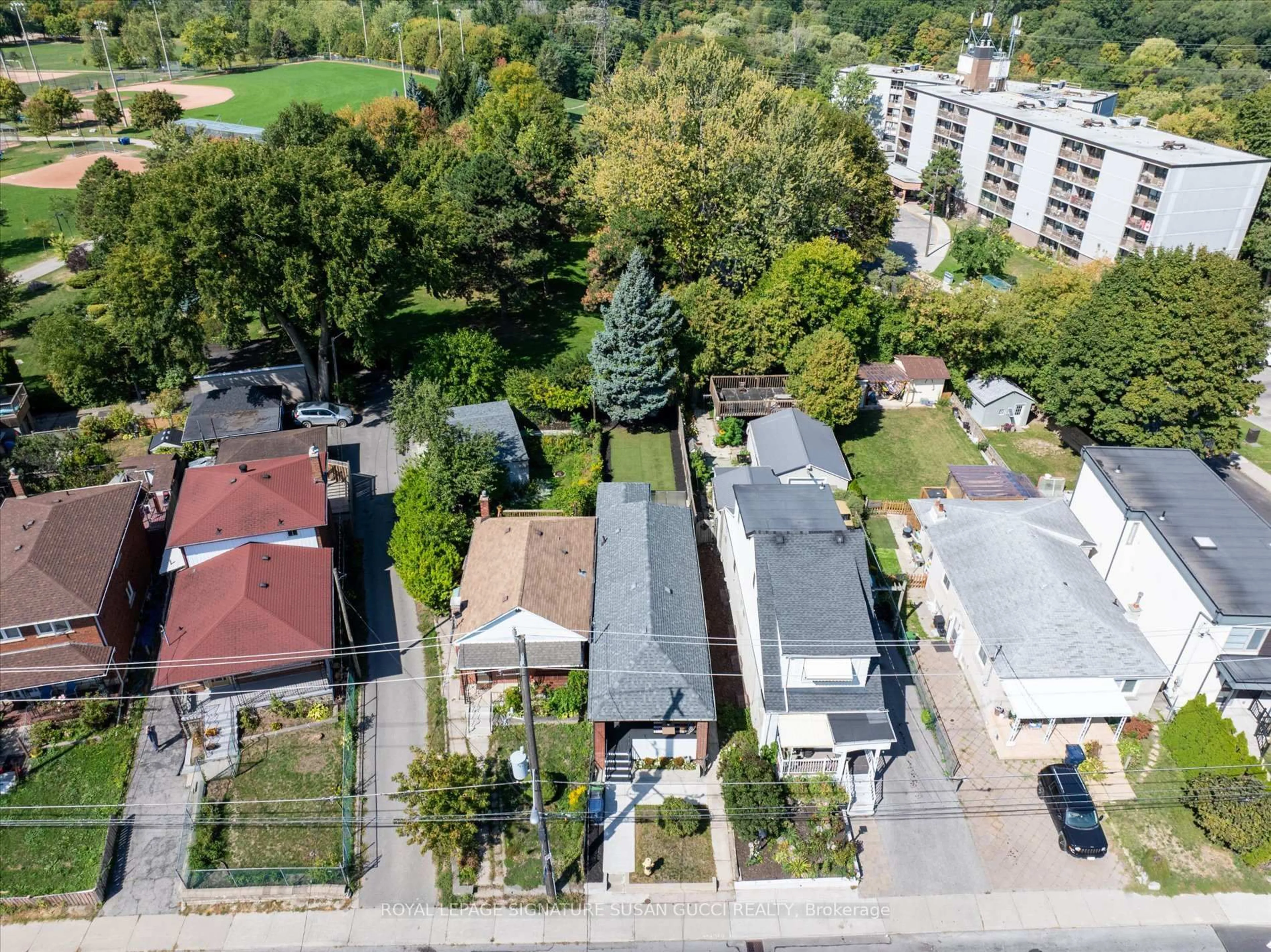 A pic from outside/outdoor area/front of a property/back of a property/a pic from drone, city buildings view from balcony for 972 Cosburn Ave, Toronto Ontario M4C 2W9