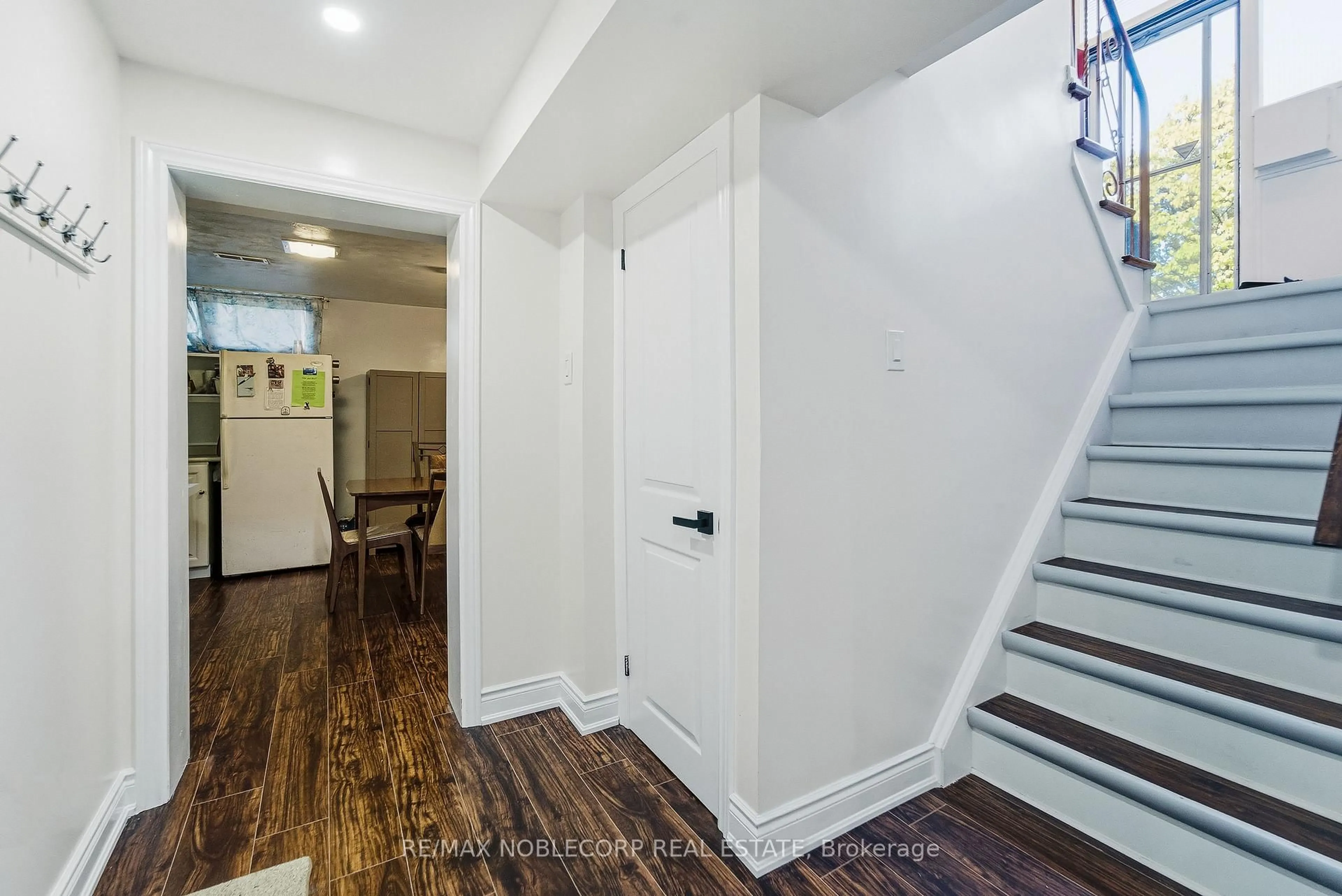 Indoor entryway for 16 Fortune Gate, Toronto Ontario M1G 1X8