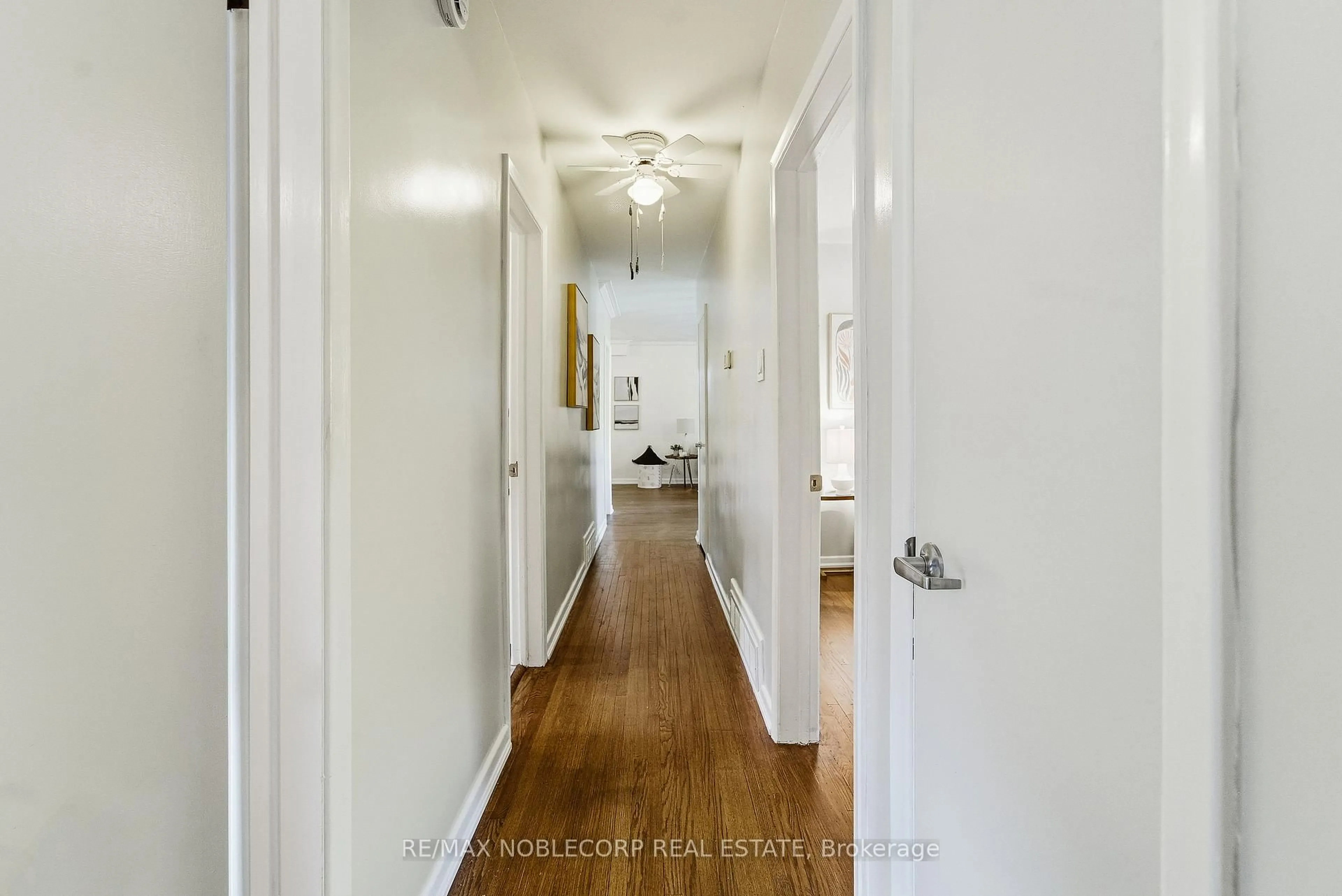 Indoor entryway for 16 Fortune Gate, Toronto Ontario M1G 1X8