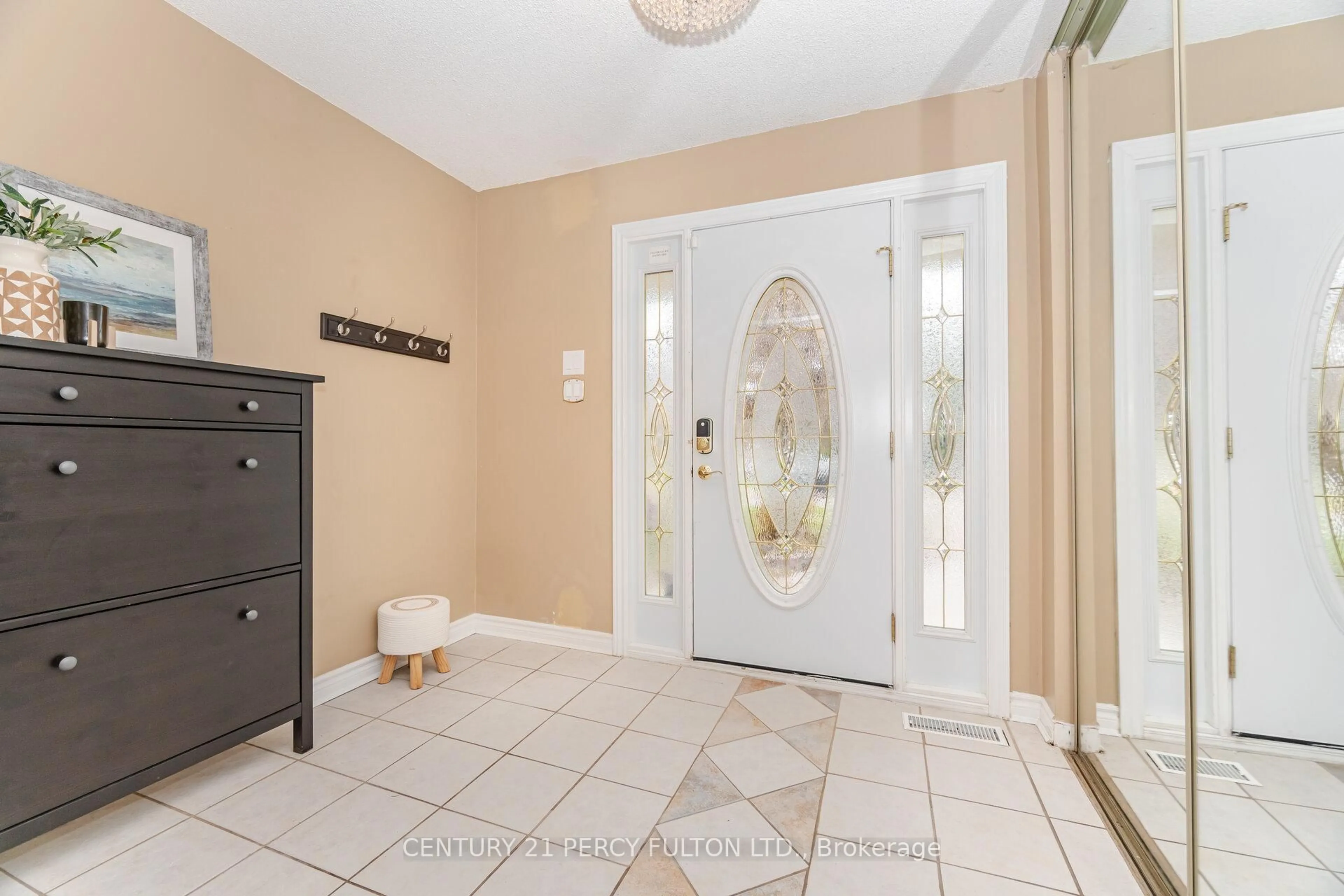 Indoor entryway for 1994 Spruce Hill Rd, Pickering Ontario L1V 3N8