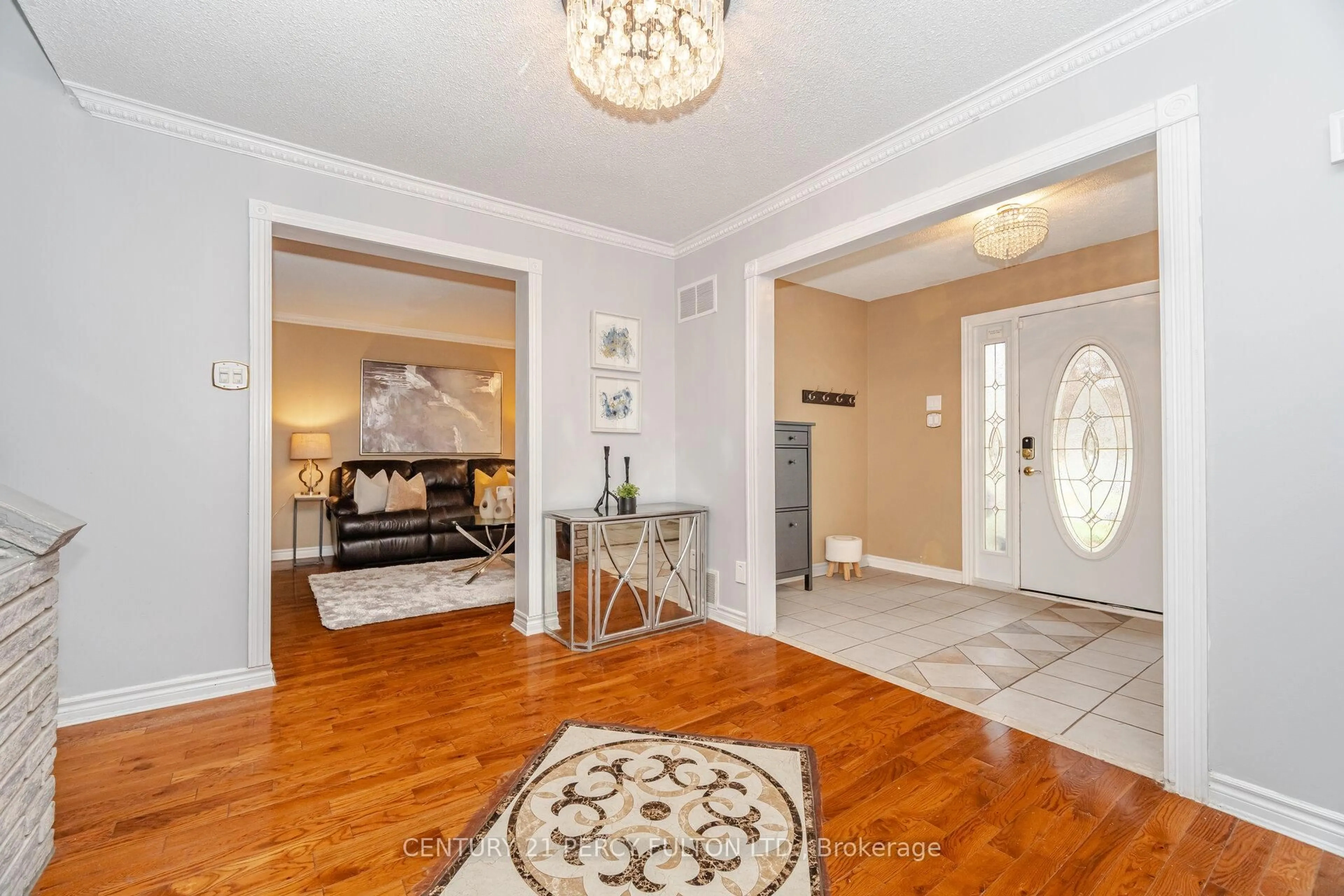 Indoor foyer for 1994 Spruce Hill Rd, Pickering Ontario L1V 3N8