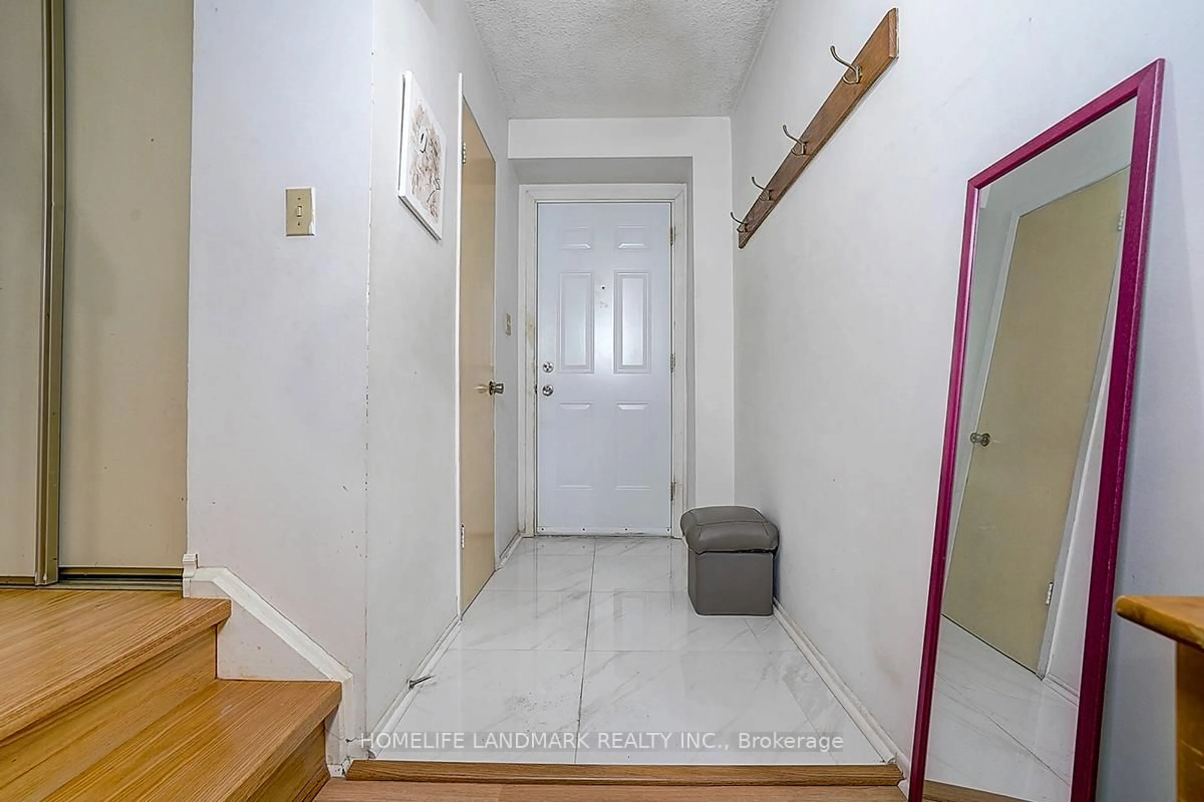 Indoor entryway for 195 Alexmuir Blvd #135, Toronto Ontario M1V 1R7