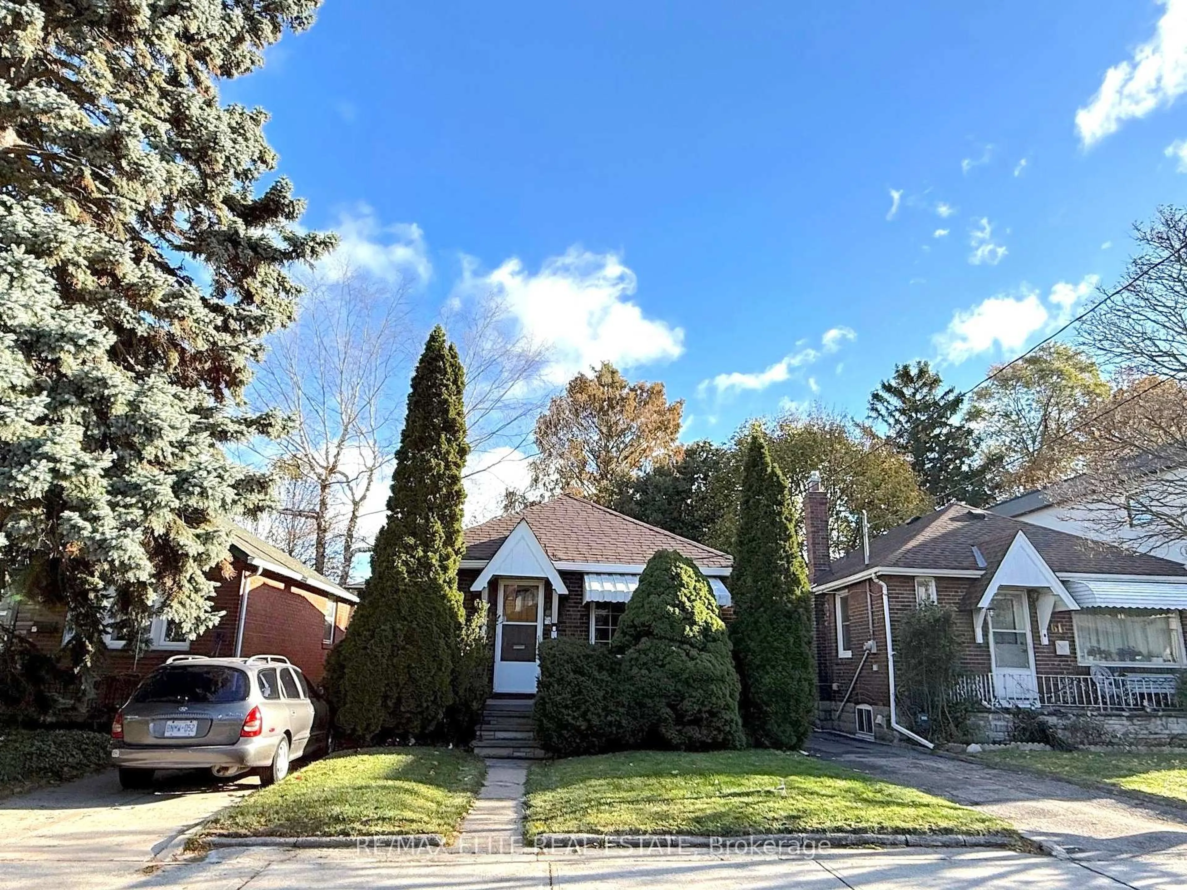 Unknown for 63 St Hubert Ave, Toronto Ontario M4J 3Z2