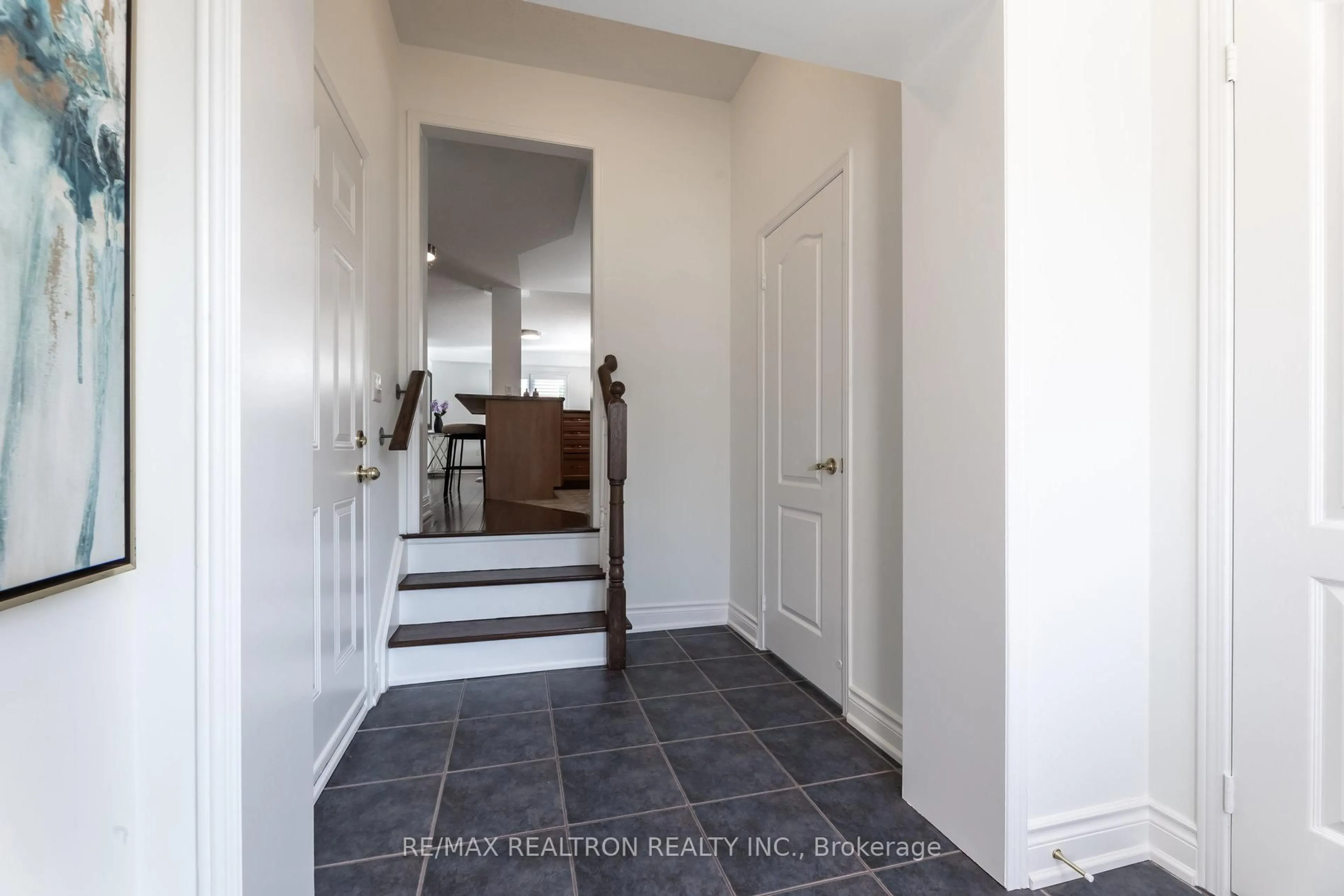 Indoor entryway for 18 Summerside Ave, Whitby Ontario L1R 0G3
