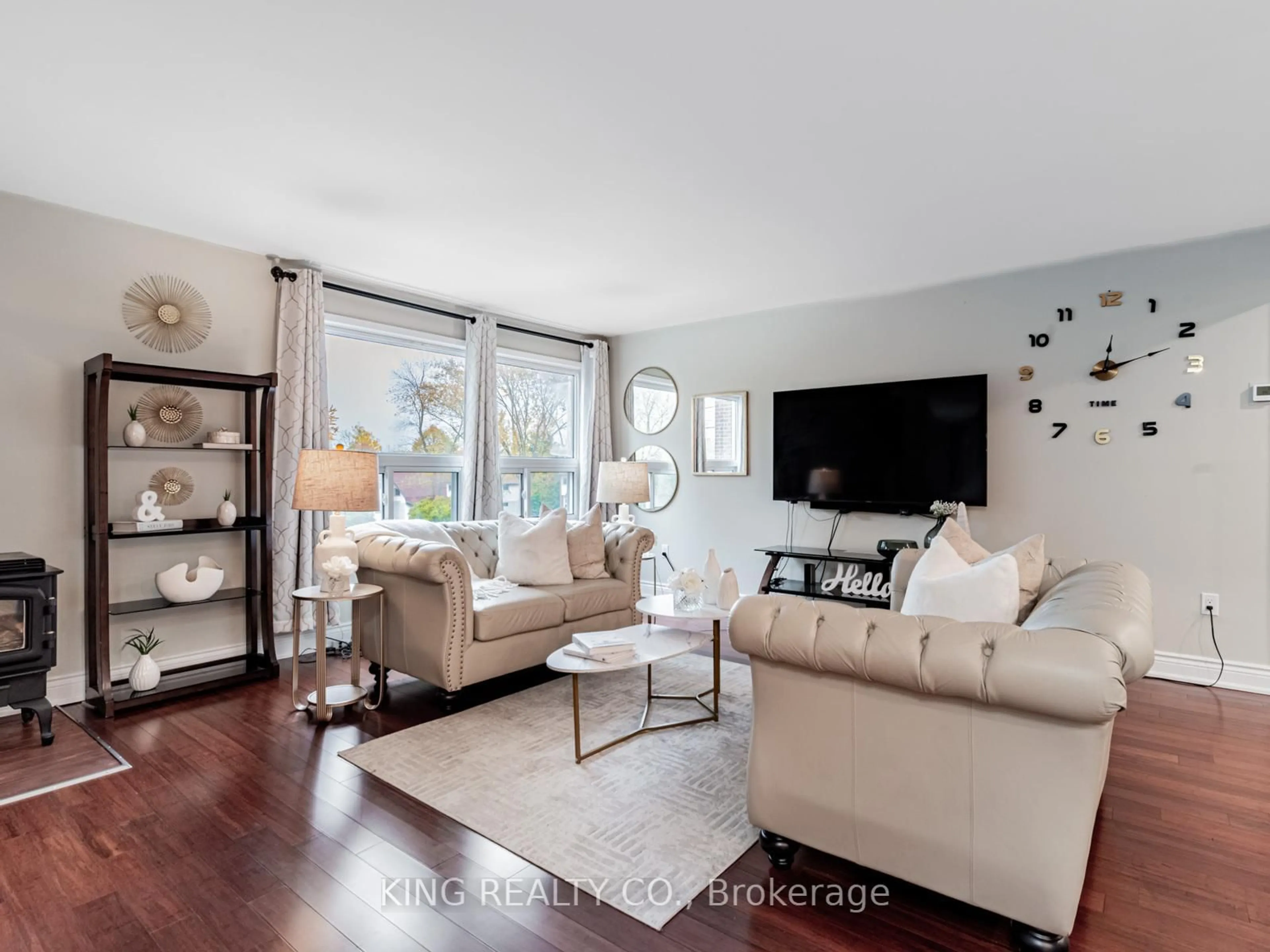 Living room with furniture, wood/laminate floor for 909 King St #2, Oshawa Ontario L1J 2L4