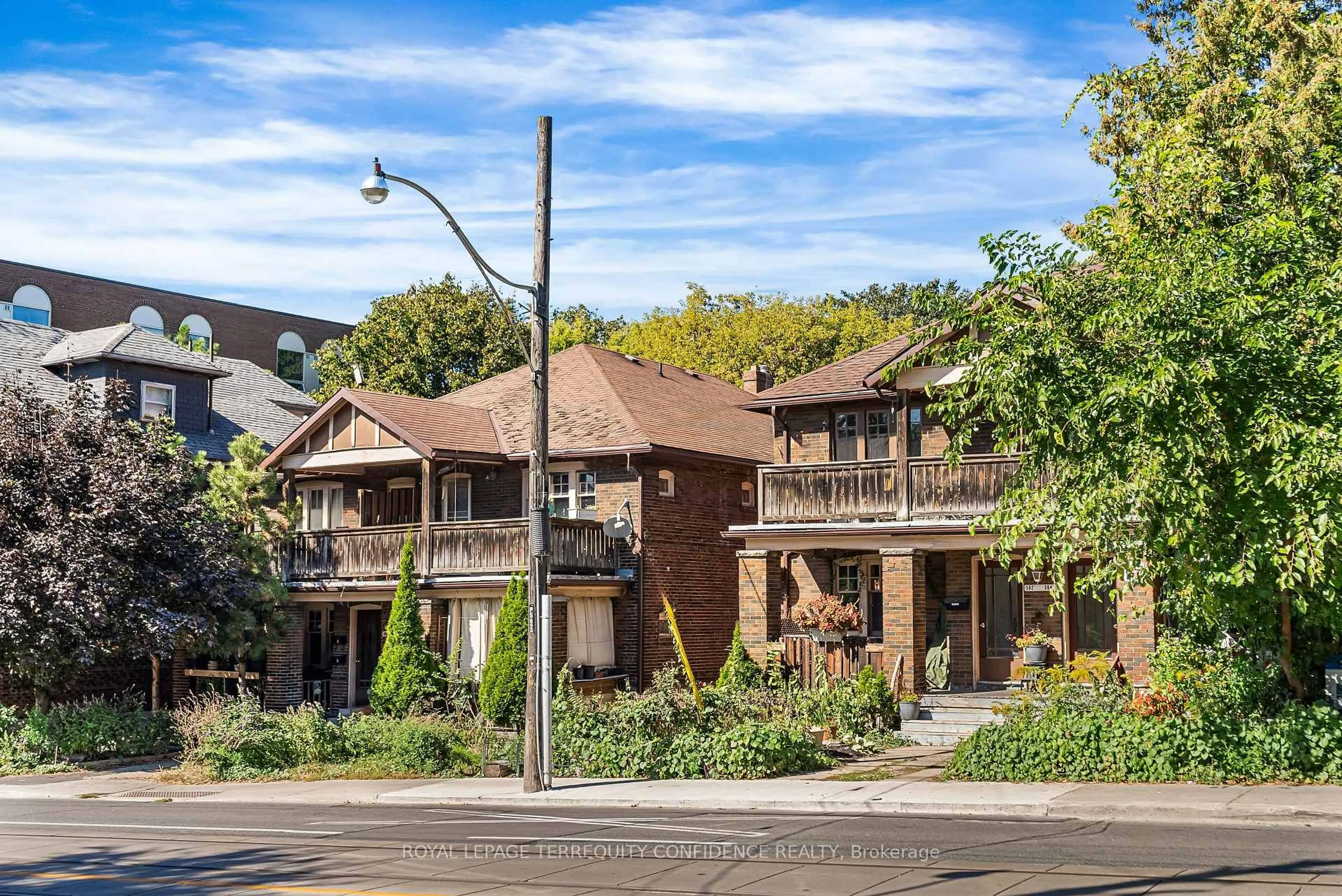 Patio, street for 558-562 Kingston Rd, Toronto Ontario M4E 1P9