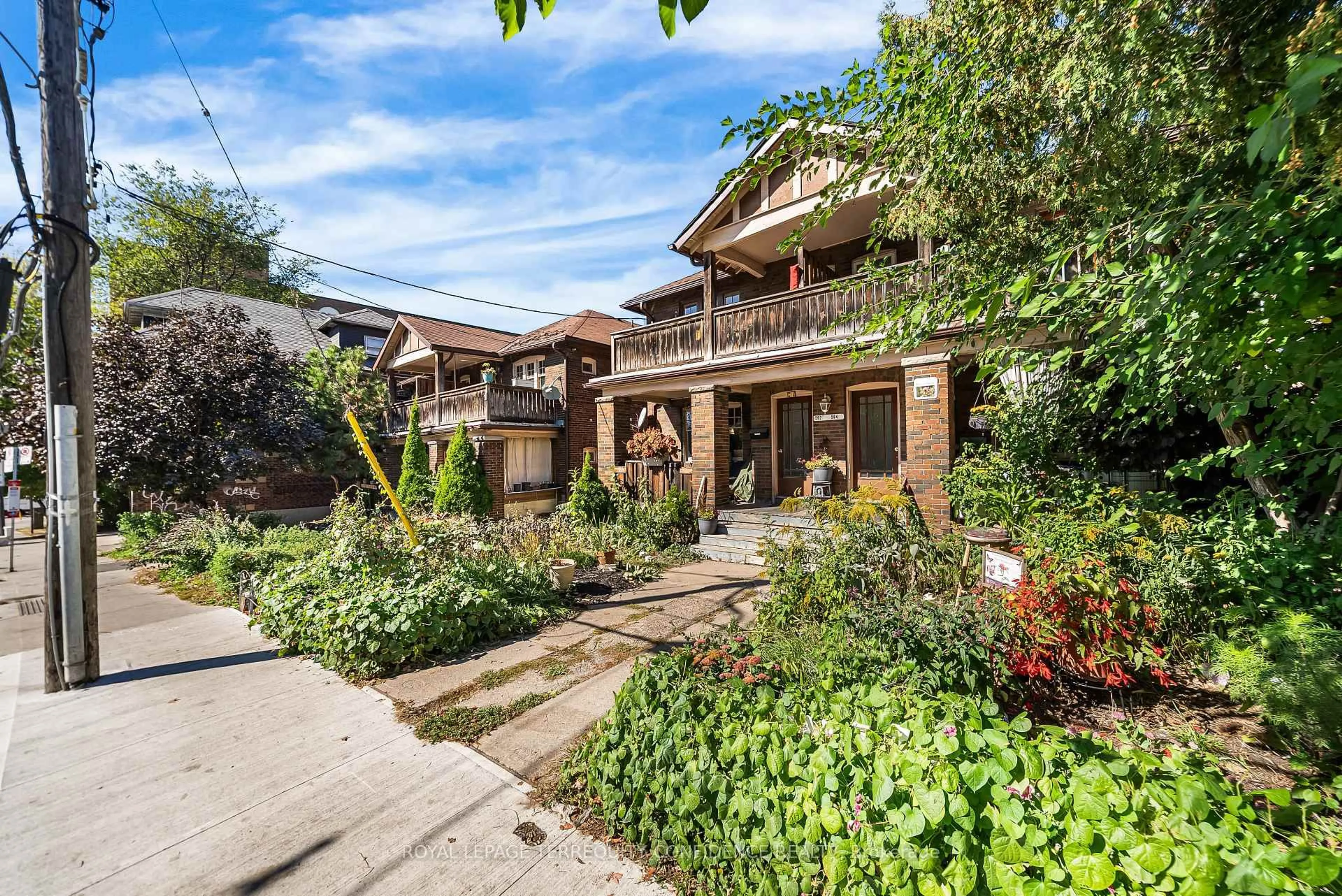 Patio, street for 558-562 Kingston Rd, Toronto Ontario M4E 1P9