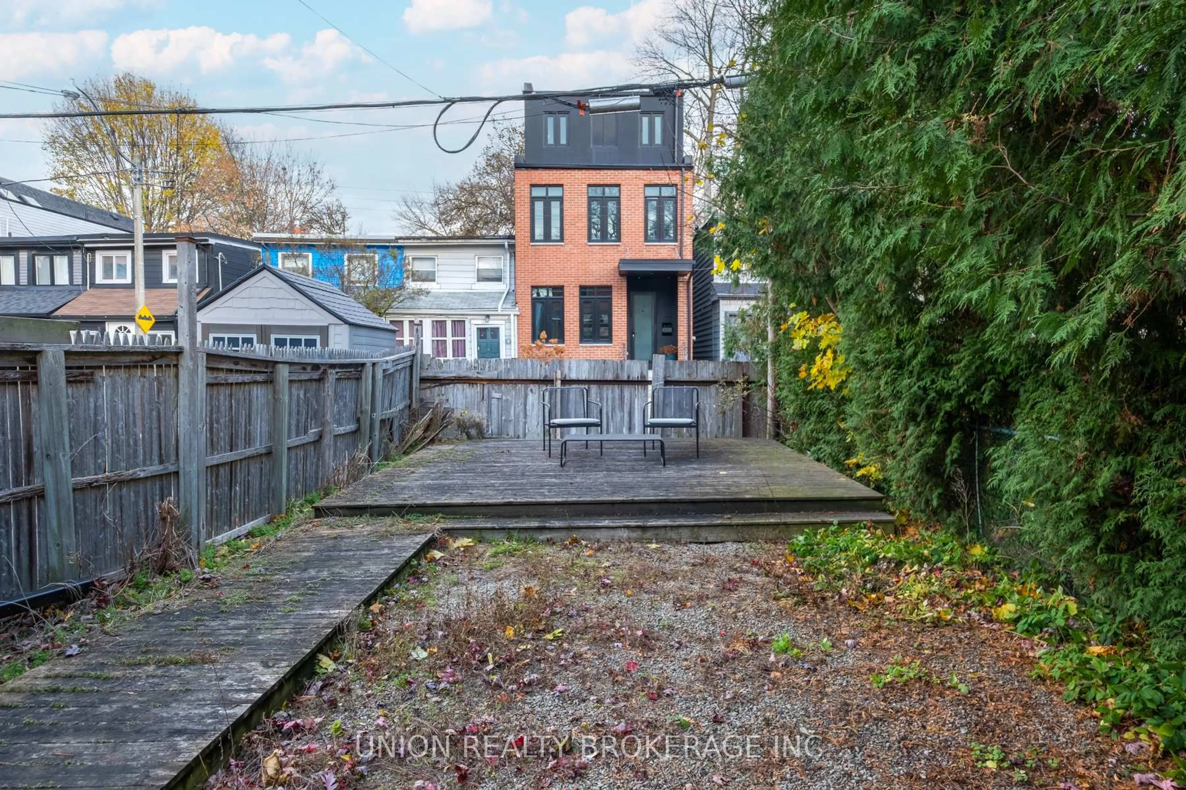 Patio, street for 19 Ashdale Ave, Toronto Ontario M4L 2Y6