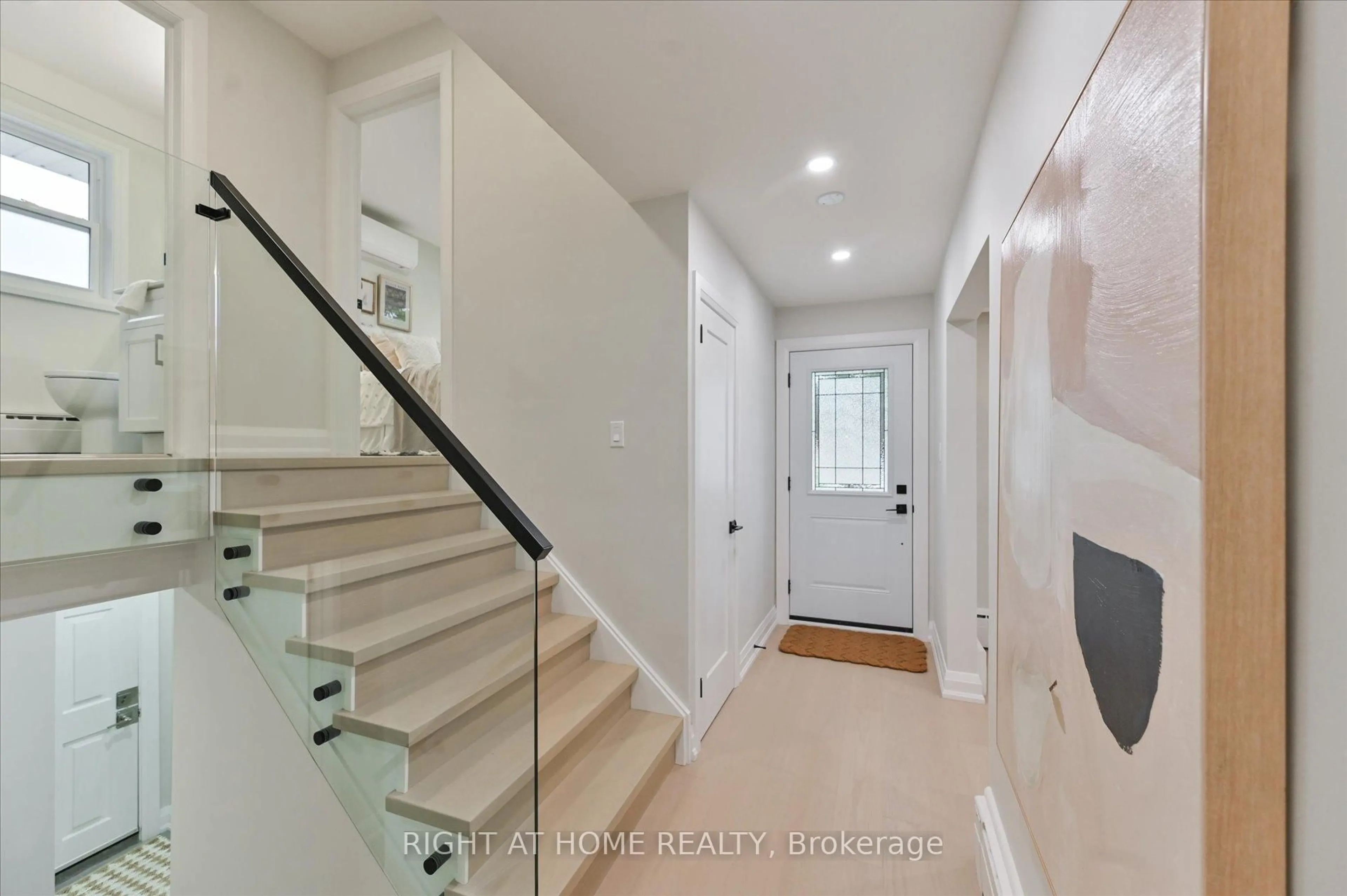 Indoor entryway for 173 Wishing Well Dr, Toronto Ontario M1T 1K3