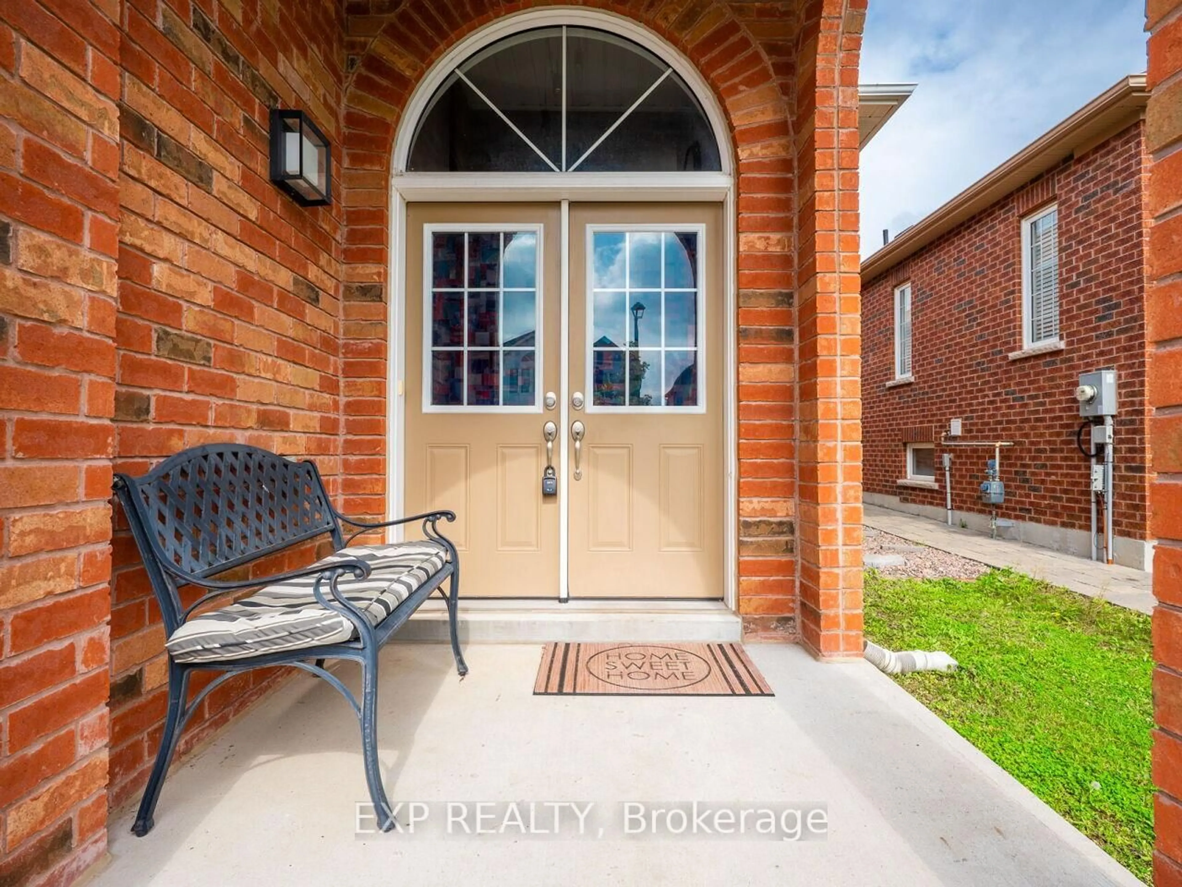 Indoor entryway for 856 Wrenwood Dr, Oshawa Ontario L1K 0Y1
