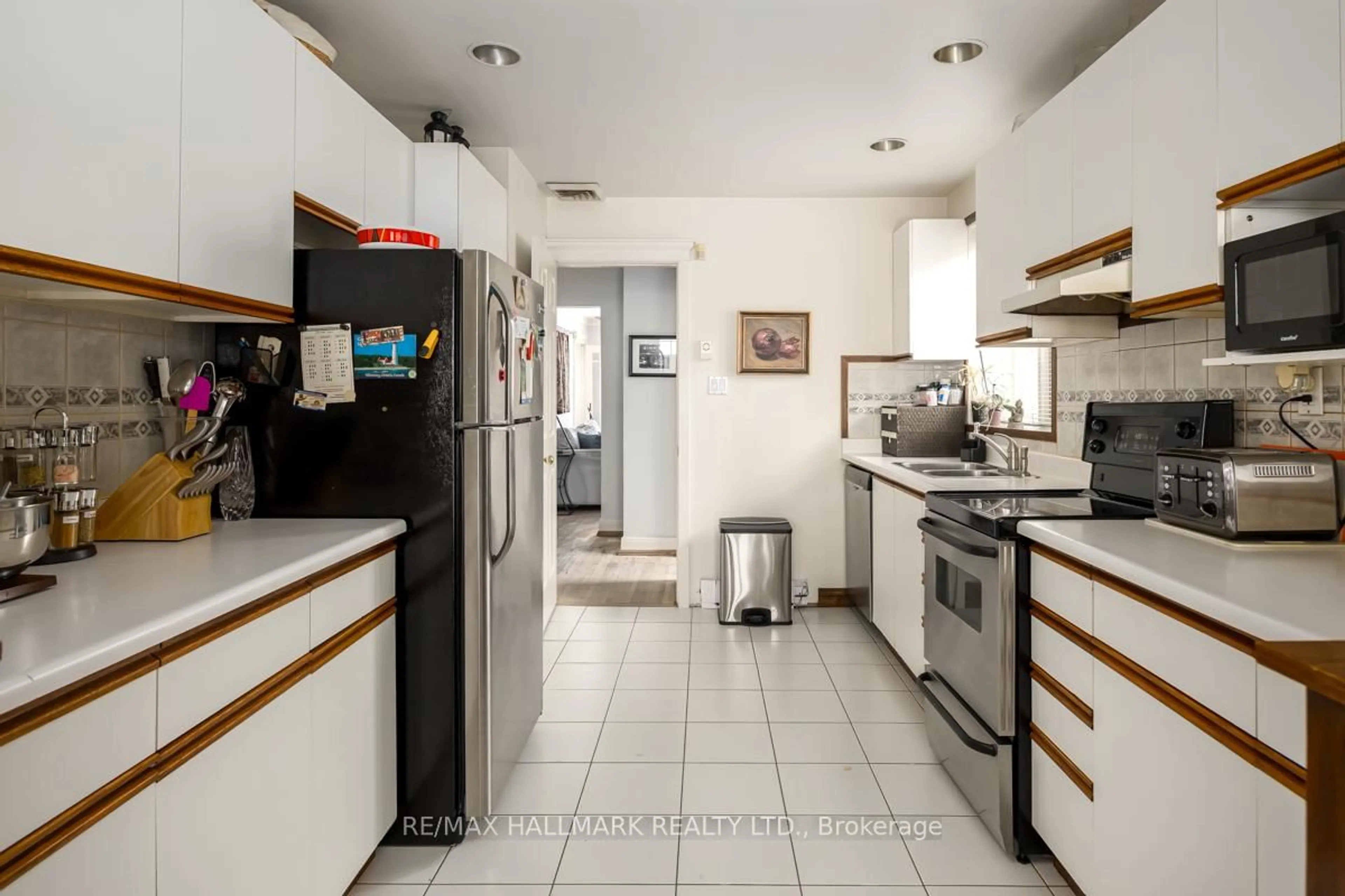 Standard kitchen, ceramic/tile floor for 22 Airley Cres, Toronto Ontario M4K 4H6
