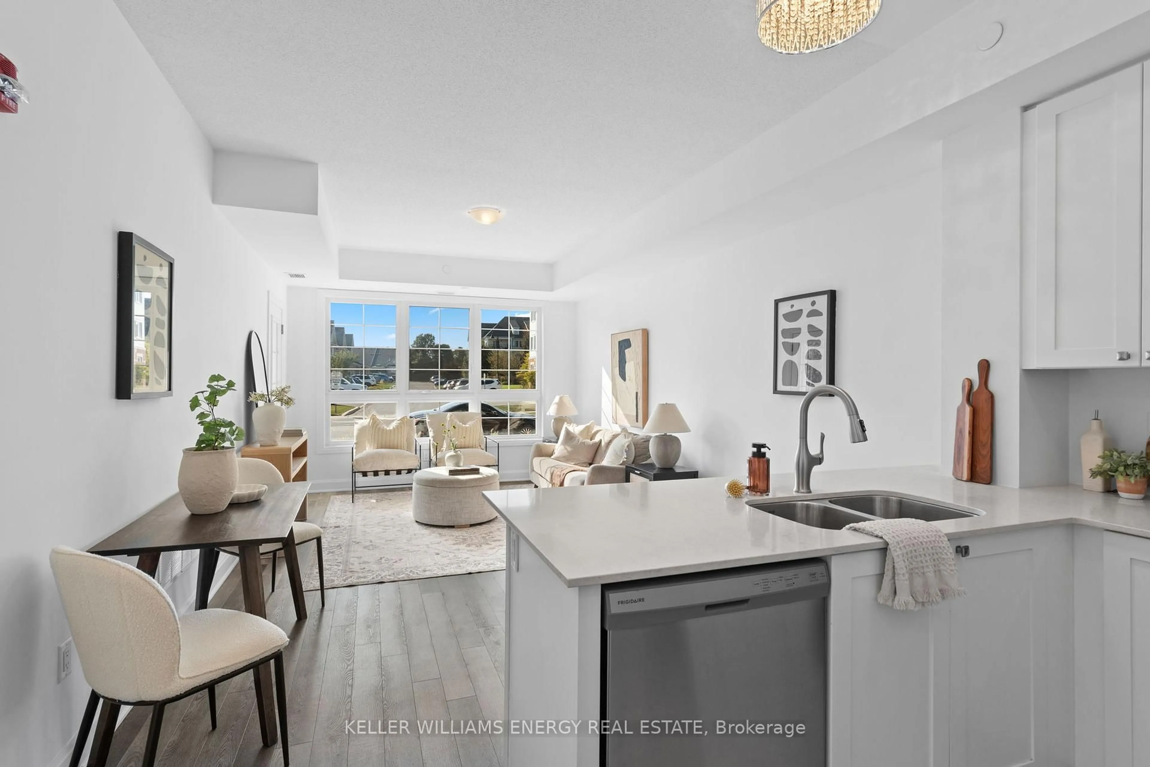 Open concept kitchen, unknown for 50 Lakebreeze Dr #106, Clarington Ontario L1B 0V9