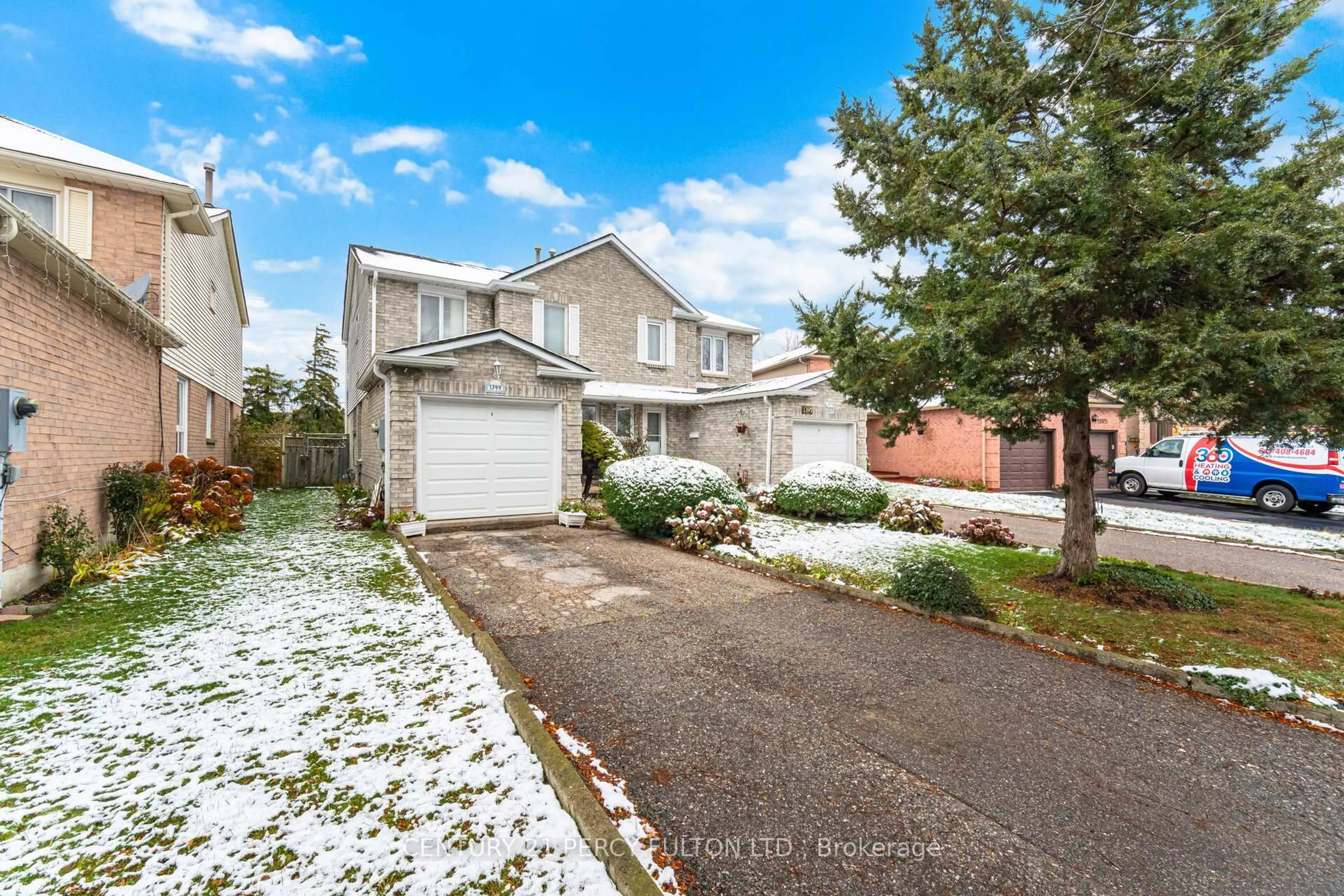 A pic from outside/outdoor area/front of a property/back of a property/a pic from drone, street for 1399 Anton Sq, Pickering Ontario L1V 5T5