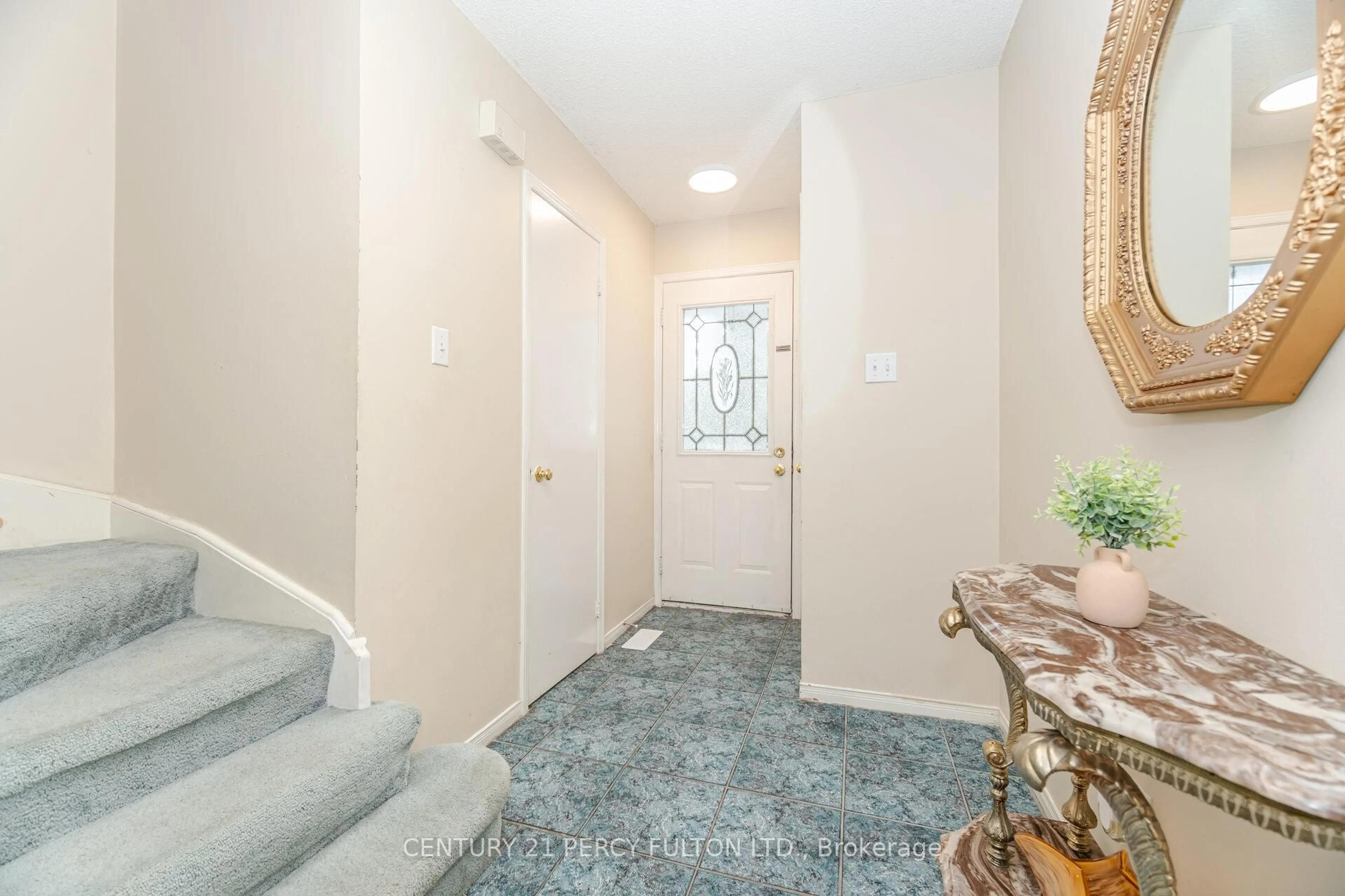 Indoor entryway for 1399 Anton Sq, Pickering Ontario L1V 5T5