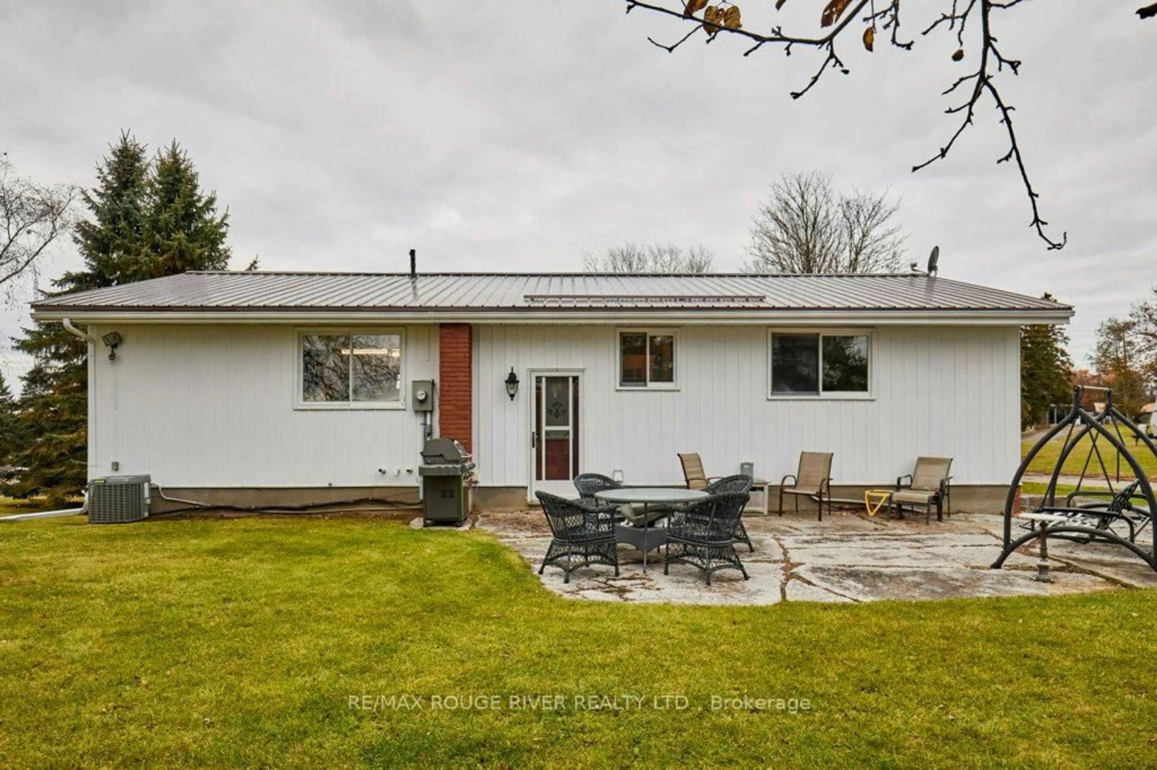 A pic from outside/outdoor area/front of a property/back of a property/a pic from drone, unknown for 5045 Simcoe St, Oshawa Ontario L1H 7K4