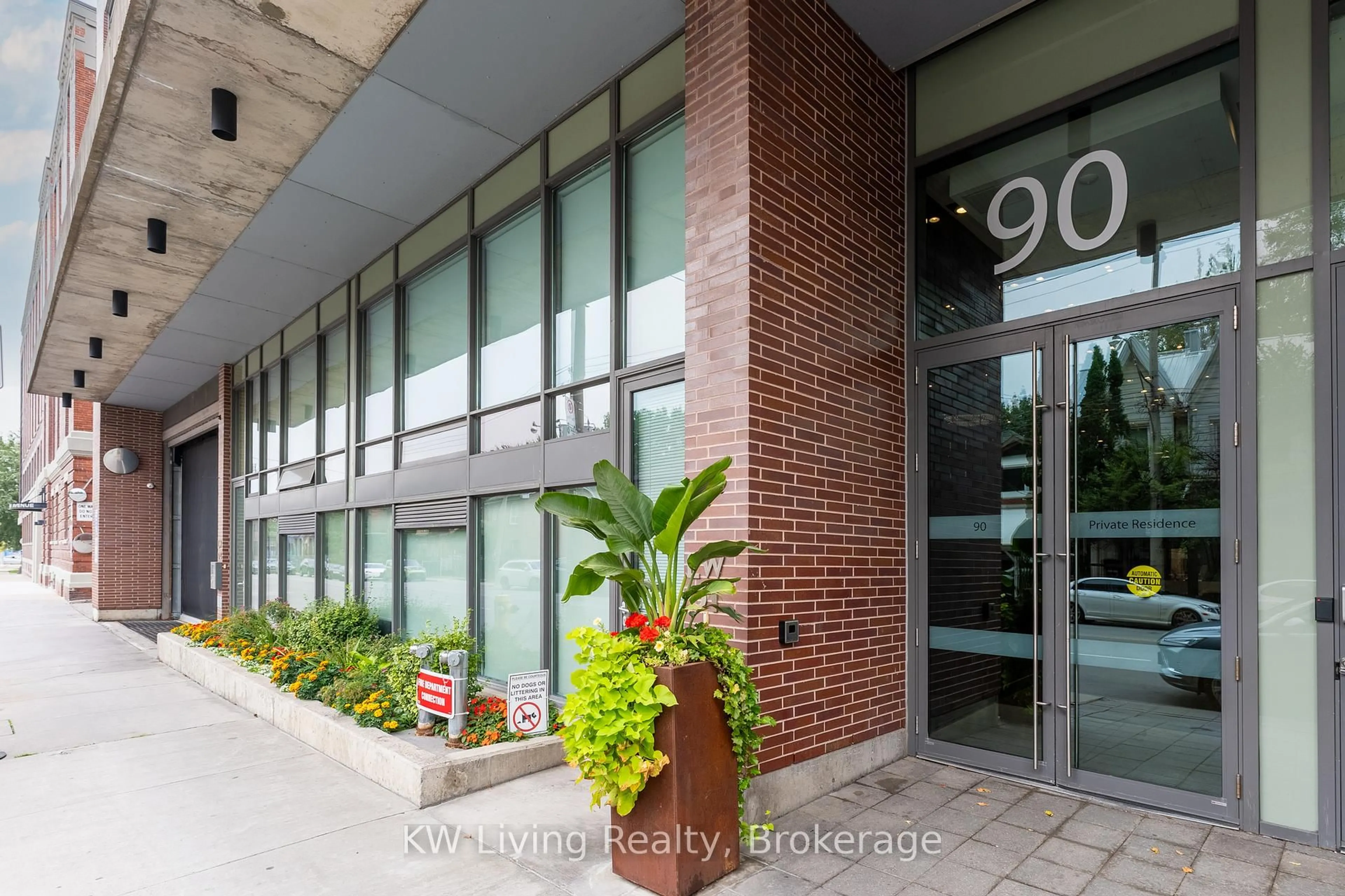 Indoor foyer for 90 Broadview Ave #LW1, Toronto Ontario M4M 0A7